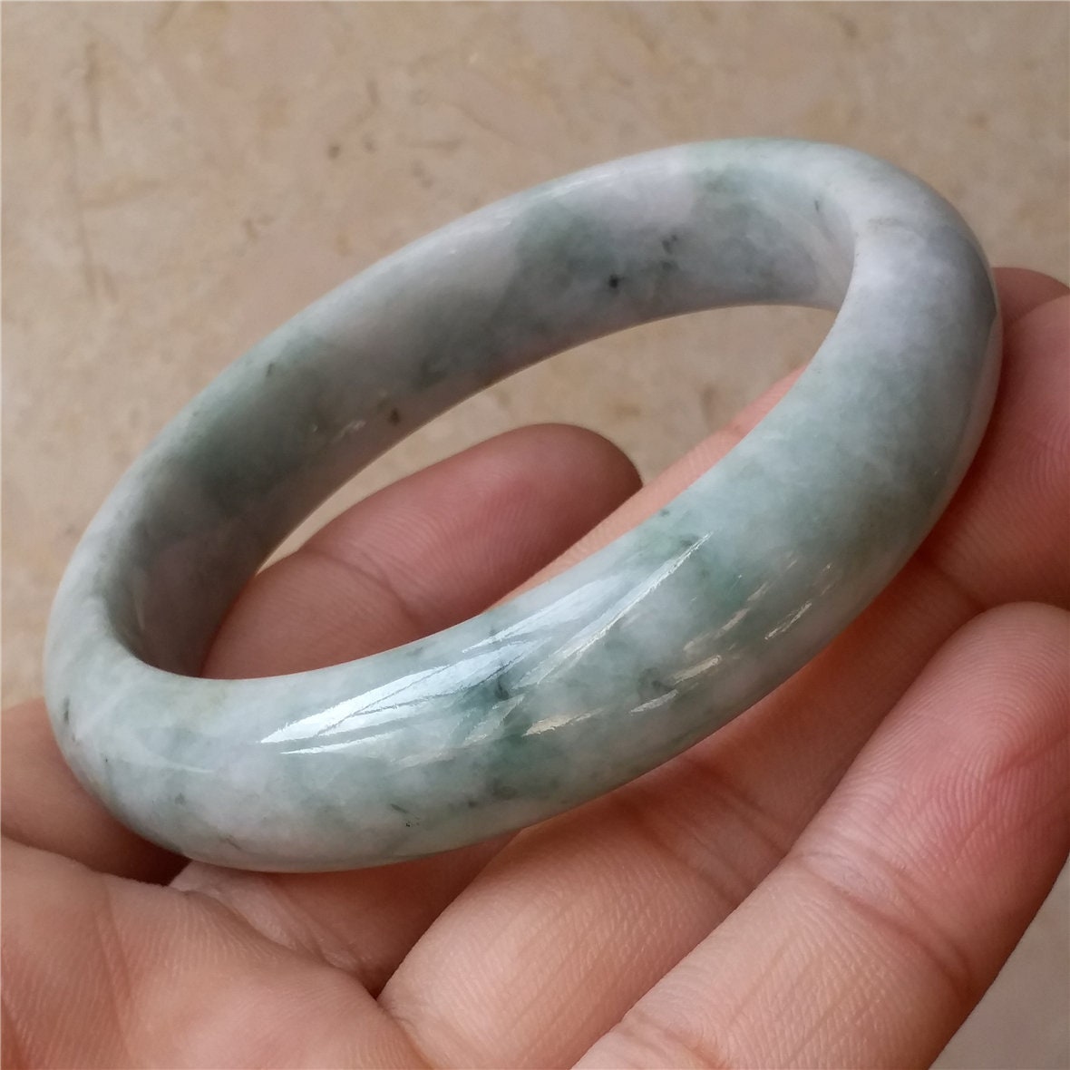 58,7 mm hellgrüner natürlicher Jade der Güteklasse A, handgeschnitztes Armband, Armreif, Damenkette, Jadeit, Typ A-Stein, Armreife