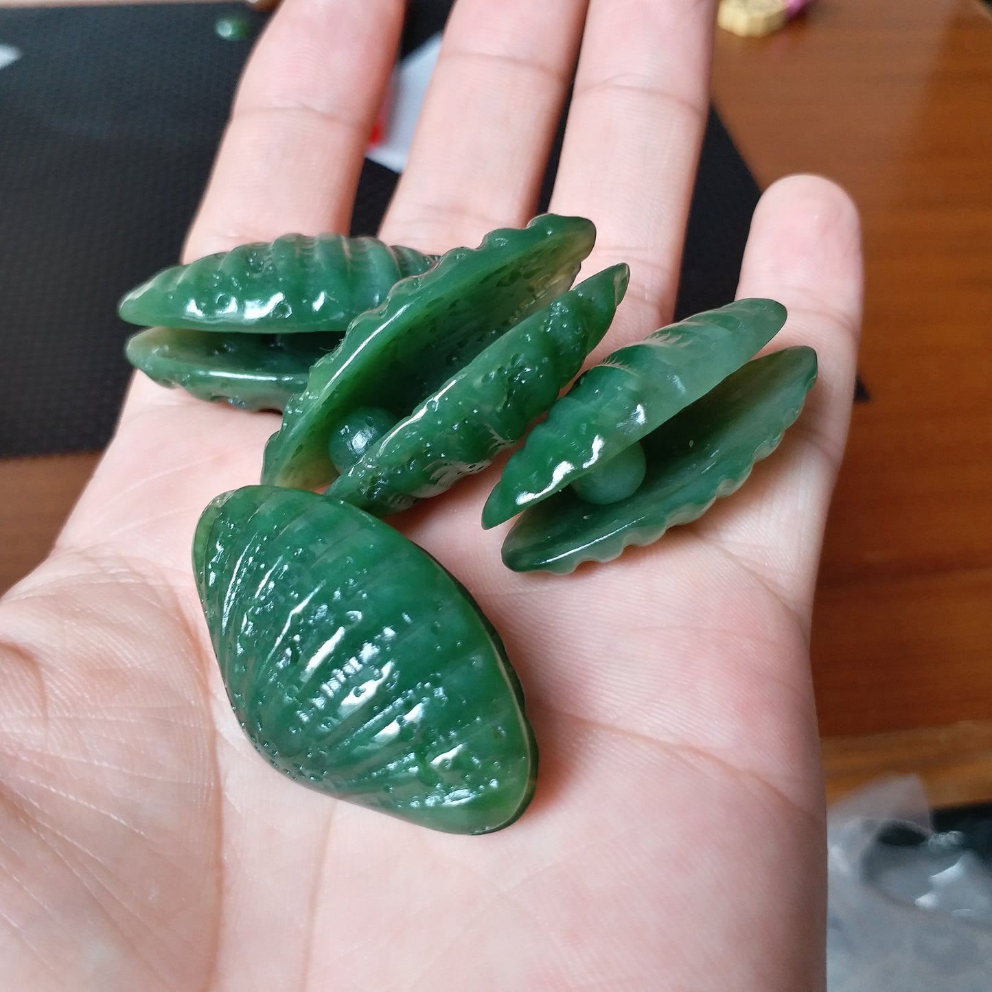 1 STÜCK Ausgehöhlte Sseashell Coquille Perlen Kanadische Jade Nephrit Grüner Jaspis Grünstein Pounamu Anhänger Halskette Perle NZ Jadeware