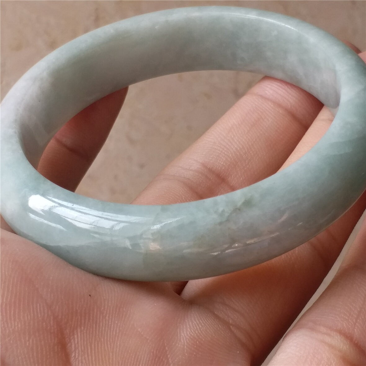 55,6 mm hellgrüner natürlicher Jade der Güteklasse A, handgeschnitztes Armband, Armreif, Damenkette, Jadeit, Typ A-Stein, Armreife