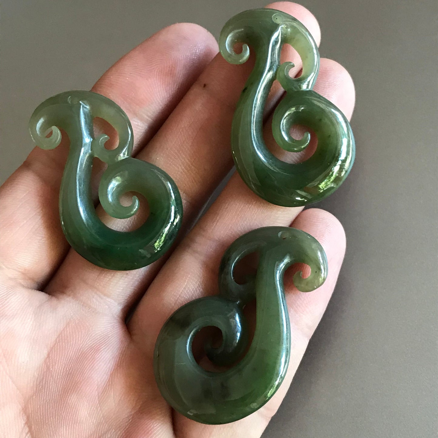 Genuine Green nephrite Hook Pendant NEW ZEALAND jade Maori Style NZ Nephrite Greenstone Pounamu Bc Canadian jasper Aquaman Necklace