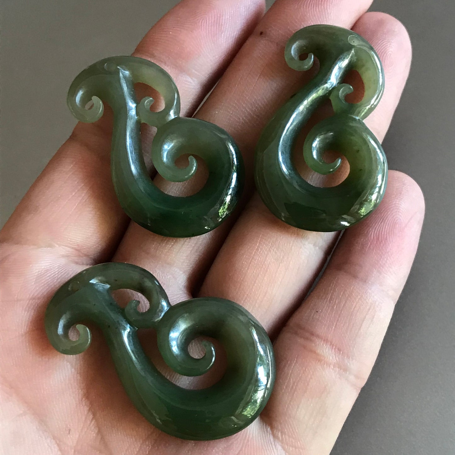 Genuine Green nephrite Hook Pendant NEW ZEALAND jade Maori Style NZ Nephrite Greenstone Pounamu Bc Canadian jasper Aquaman Necklace