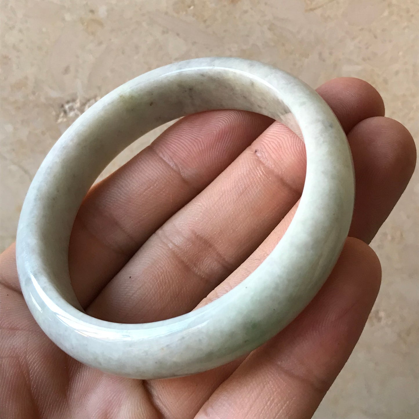 56,1 mm natürlicher grüner Jade-Rundarmreif der Güteklasse A Damenarmband aus Myanmar-Jadeit Eisgrüner Stein vom Typ A, kleiner Hand-Frauenarmreif 翡翠飘花手镯