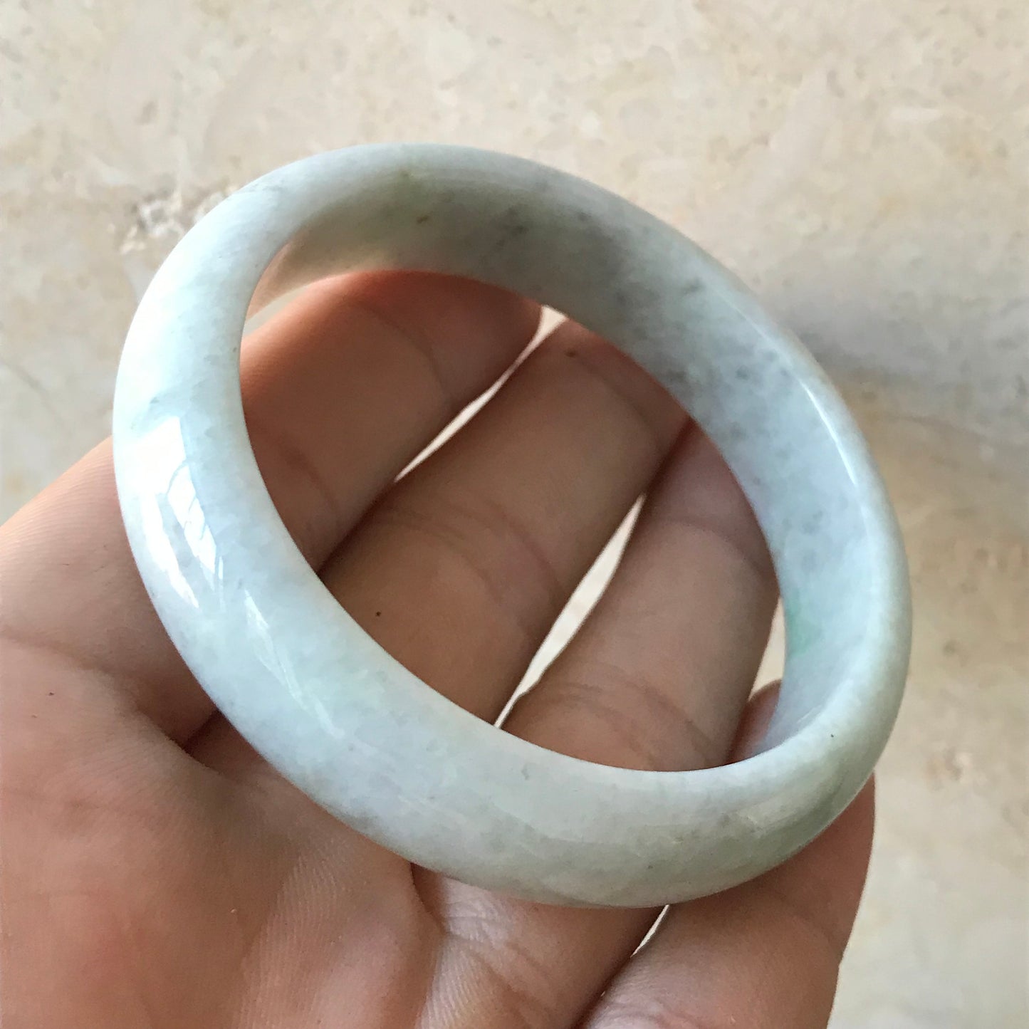 56,1 mm natürlicher grüner Jade-Rundarmreif der Güteklasse A Damenarmband aus Myanmar-Jadeit Eisgrüner Stein vom Typ A, kleiner Hand-Frauenarmreif 翡翠飘花手镯