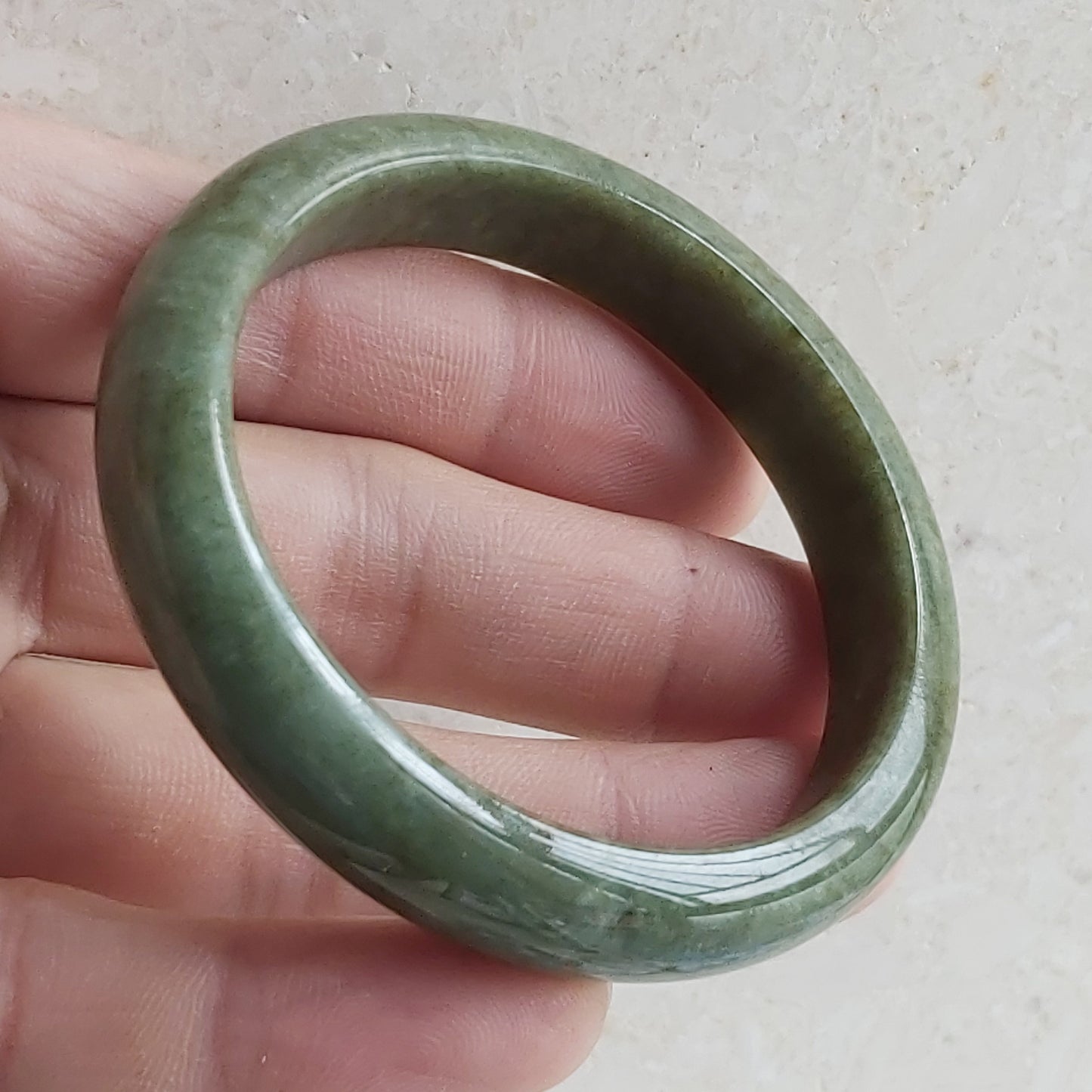 56 mm runder Armreif, Güteklasse A, natürlicher grüner Burma-Jadeit, Damenarmband, eisgrüner Stein vom Typ A, kleiner weiblicher Armreif