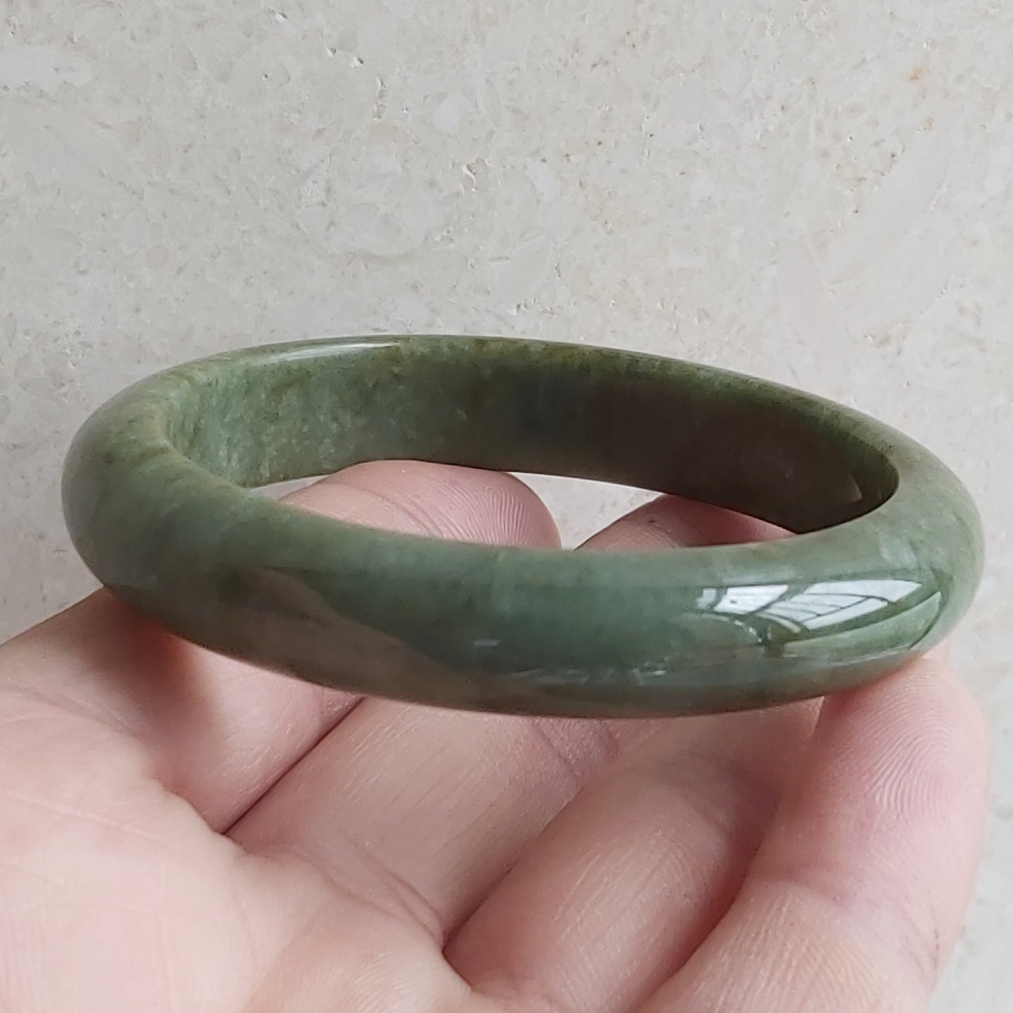 56 mm runder Armreif, Güteklasse A, natürlicher grüner Burma-Jadeit, Damenarmband, eisgrüner Stein vom Typ A, kleiner weiblicher Armreif