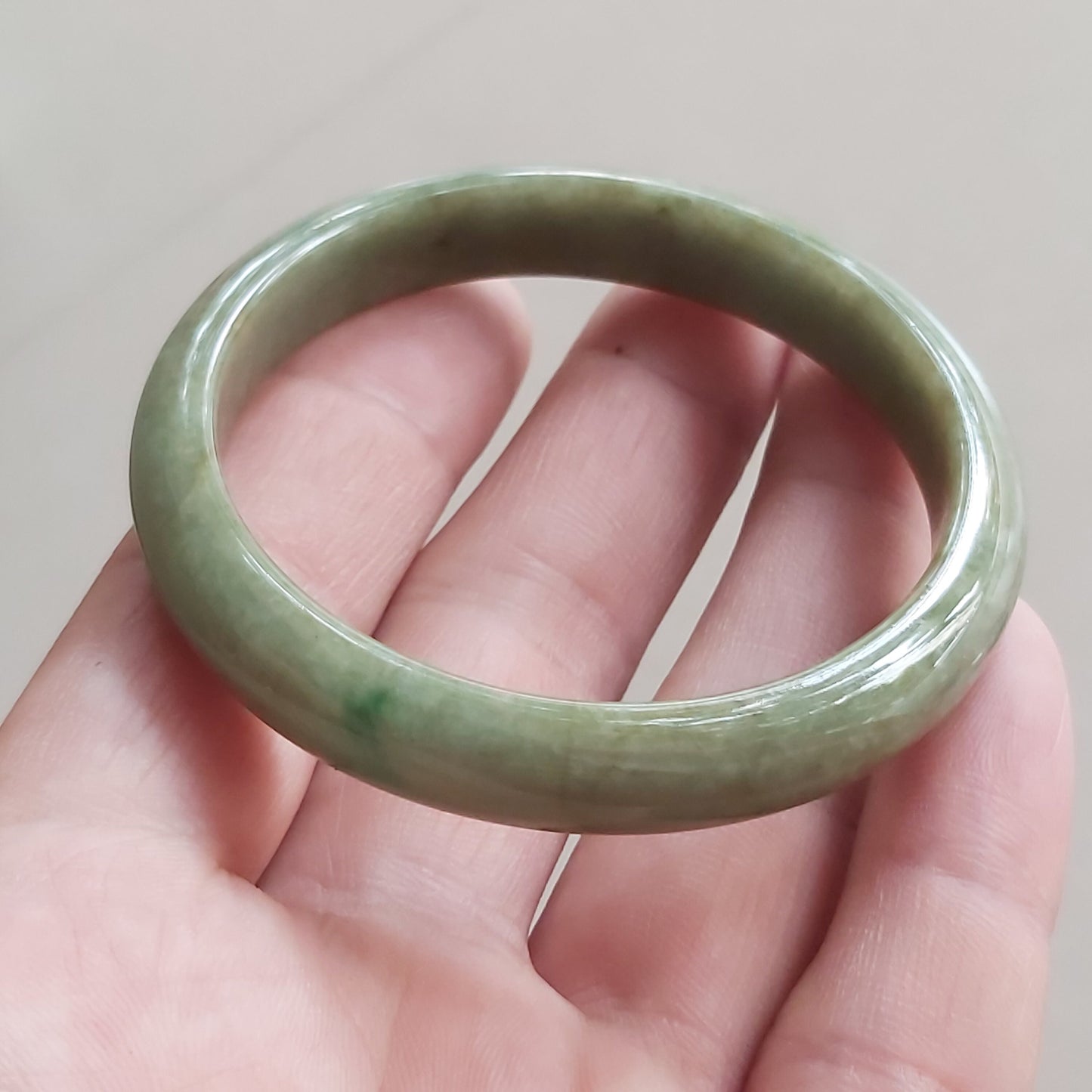 55,8 mm natürlicher grüner runder Armreif aus Jade der Güteklasse A, Damenarmband aus Myanmar-Jadeit, eisgrüner weiblicher Armreif aus Burma-Stein vom Typ A, 天然翡翠手镯