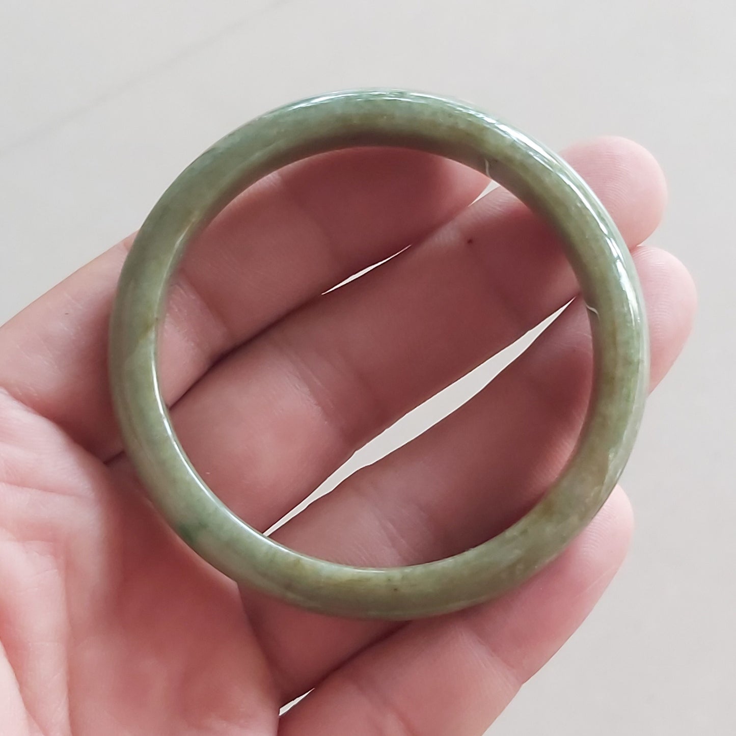 55,8 mm natürlicher grüner runder Armreif aus Jade der Güteklasse A, Damenarmband aus Myanmar-Jadeit, eisgrüner weiblicher Armreif aus Burma-Stein vom Typ A, 天然翡翠手镯