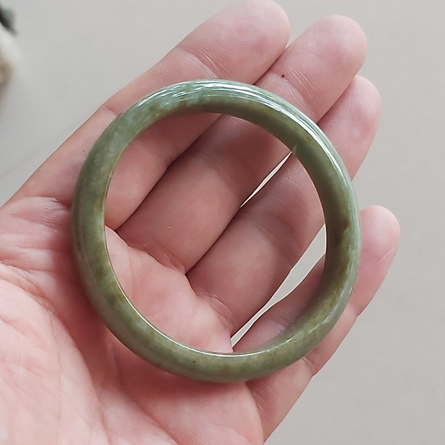 55,8 mm natürlicher grüner runder Armreif aus Jade der Güteklasse A, Damenarmband aus Myanmar-Jadeit, eisgrüner weiblicher Armreif aus Burma-Stein vom Typ A, 天然翡翠手镯