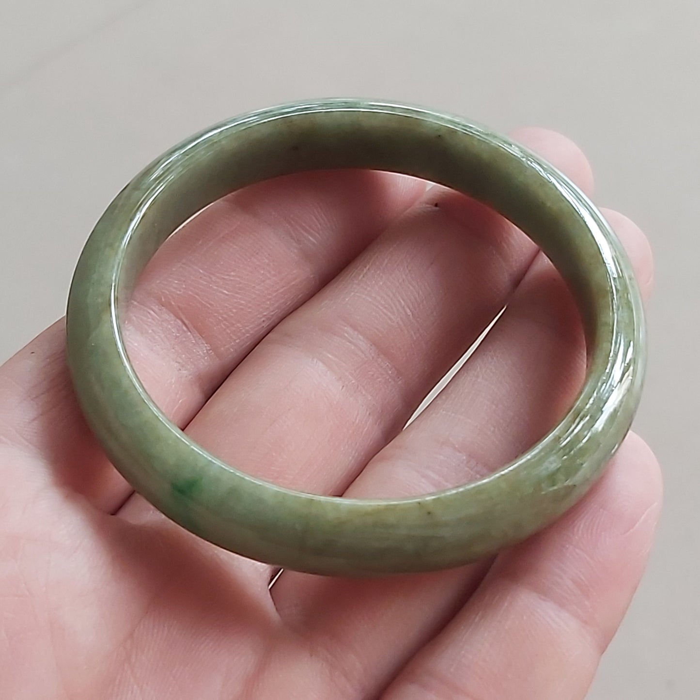 55,8 mm natürlicher grüner runder Armreif aus Jade der Güteklasse A, Damenarmband aus Myanmar-Jadeit, eisgrüner weiblicher Armreif aus Burma-Stein vom Typ A, 天然翡翠手镯