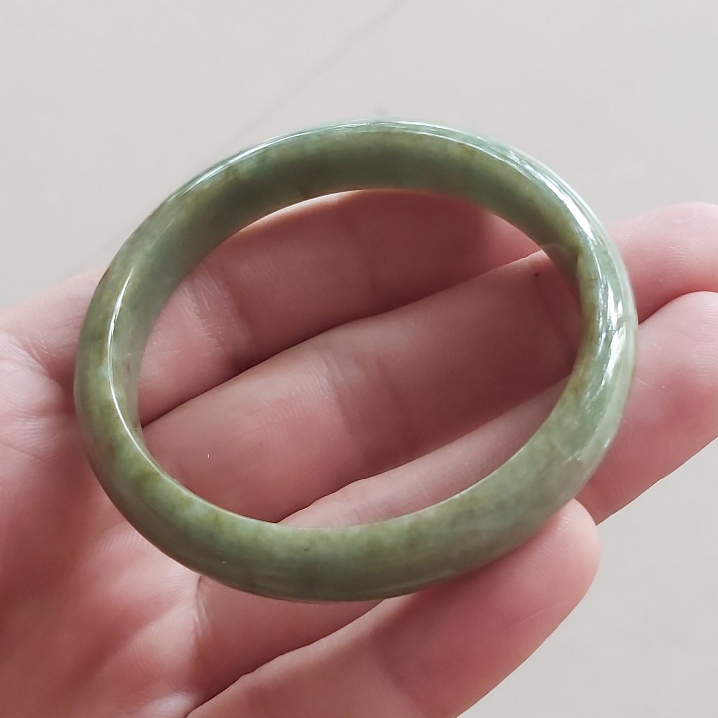 55,8 mm natürlicher grüner runder Armreif aus Jade der Güteklasse A, Damenarmband aus Myanmar-Jadeit, eisgrüner weiblicher Armreif aus Burma-Stein vom Typ A, 天然翡翠手镯