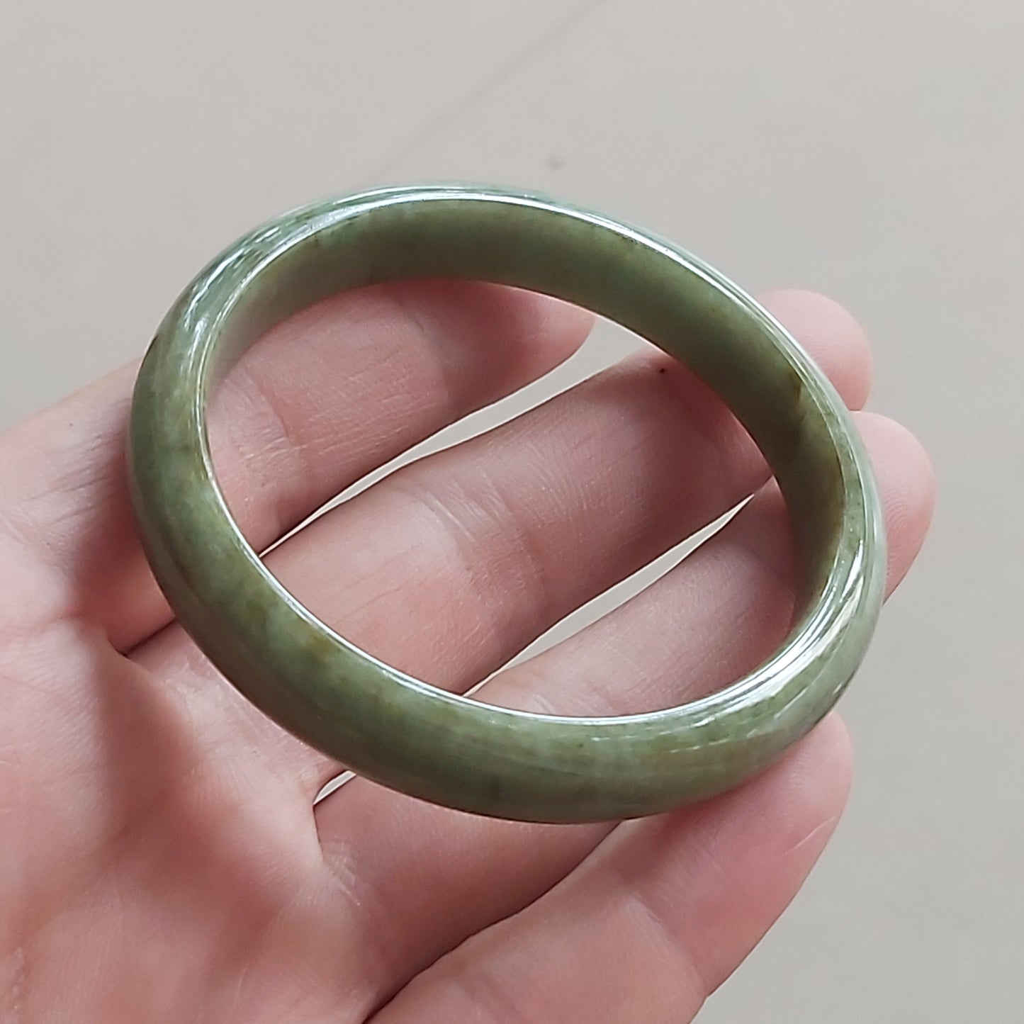 55,8 mm natürlicher grüner runder Armreif aus Jade der Güteklasse A, Damenarmband aus Myanmar-Jadeit, eisgrüner weiblicher Armreif aus Burma-Stein vom Typ A, 天然翡翠手镯