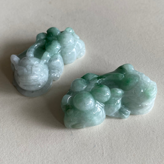 1Pair Vintage Pixiu Grade A Jadeite Natural  Green Burma jade  pendant BEADS  jadeit Ruyi Type A stone 天然辣色翡翠A货 貔貅 10196