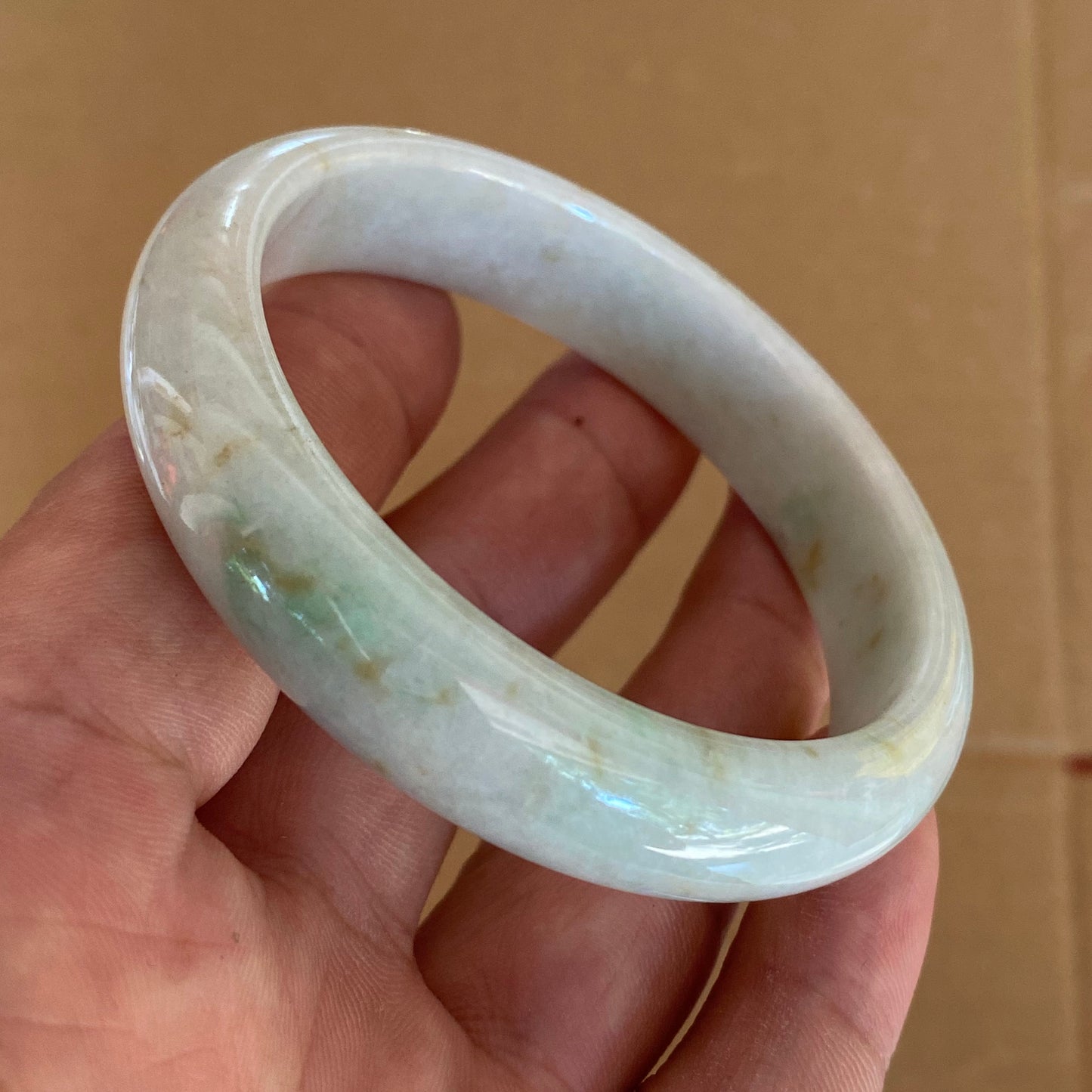 56,8 mm Jade der Güteklasse A, natürlicher grüner runder Armreif, Damenarmband aus Myanmar-Jadeit, eisgrüner Stein vom Typ A, kleiner Hand-Frauenarmreif 翡翠飘花手镯