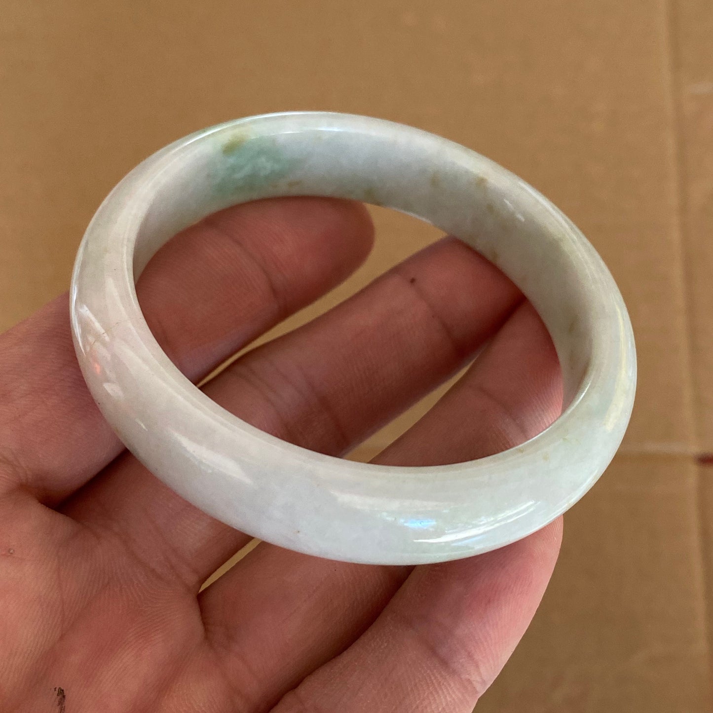 56,8 mm Jade der Güteklasse A, natürlicher grüner runder Armreif, Damenarmband aus Myanmar-Jadeit, eisgrüner Stein vom Typ A, kleiner Hand-Frauenarmreif 翡翠飘花手镯