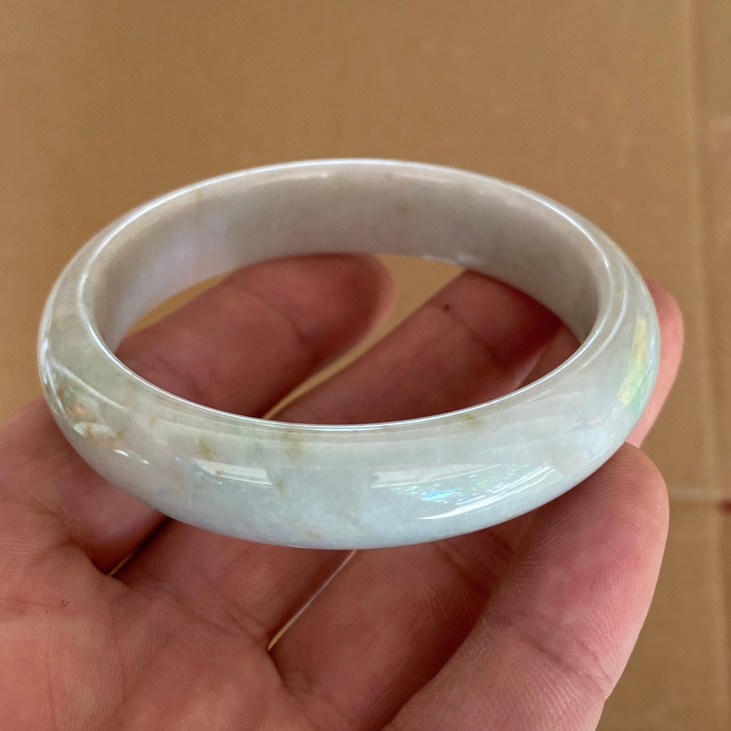 56,8 mm Jade der Güteklasse A, natürlicher grüner runder Armreif, Damenarmband aus Myanmar-Jadeit, eisgrüner Stein vom Typ A, kleiner Hand-Frauenarmreif 翡翠飘花手镯