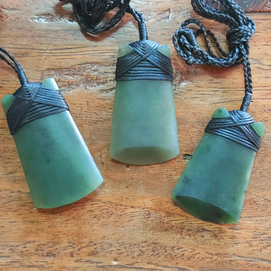 Natural Green Axe Pendant NEW ZEALAND jade Maori Style NZ Nephrite Female Greenstone Pounamu black rope Canadian jasper Aquaman Necklace