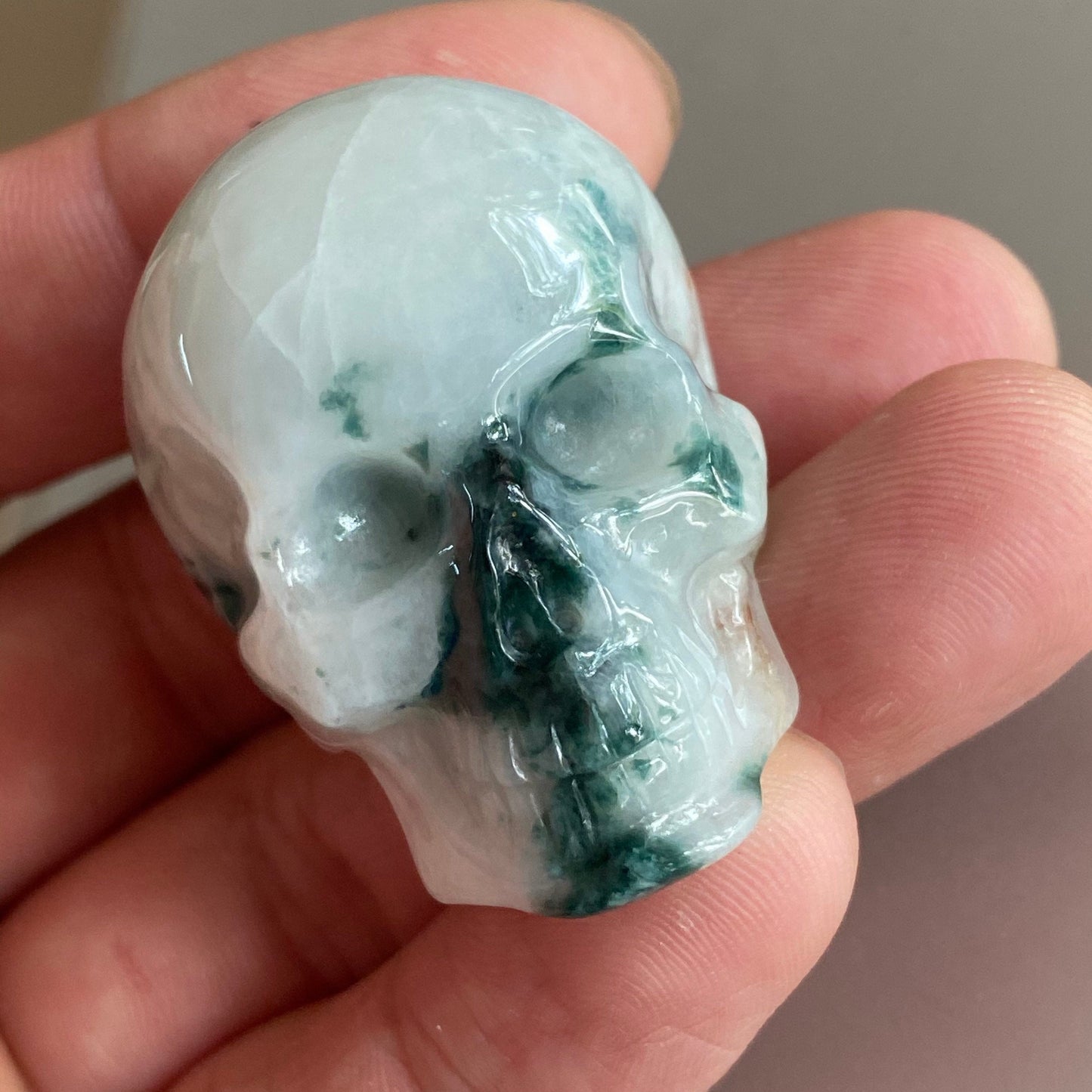 Totenkopf-Form, natürliche Jadeit-Blume, grüner Jade-Anhänger, burmesische Grade-A-Jadeperlen, Burma-Jade-Typ-A-Edelsteine, Steinschnitzerei, Halloween-Geschenke