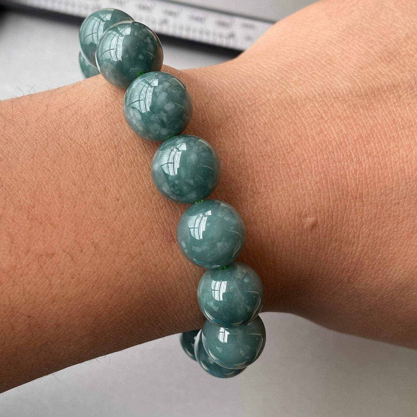 Wunderschöner natürlicher guatemaltekischer Jadeit, durchscheinende blaue Jade der Güteklasse A, rundes Perlenarmband, Guatemala-Jade, weiblicher Schmuck, Jade-Geschenk