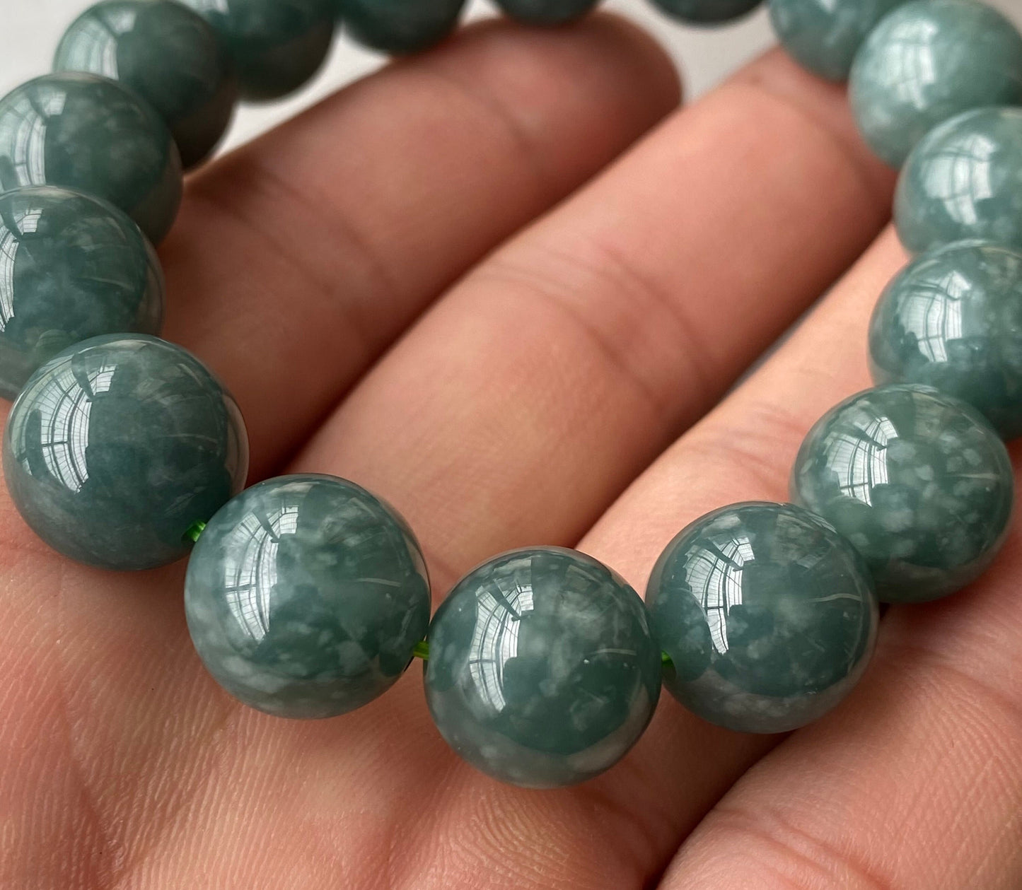 Wunderschöner natürlicher guatemaltekischer Jadeit, durchscheinende blaue Jade der Güteklasse A, rundes Perlenarmband, Guatemala-Jade, weiblicher Schmuck, Jade-Geschenk