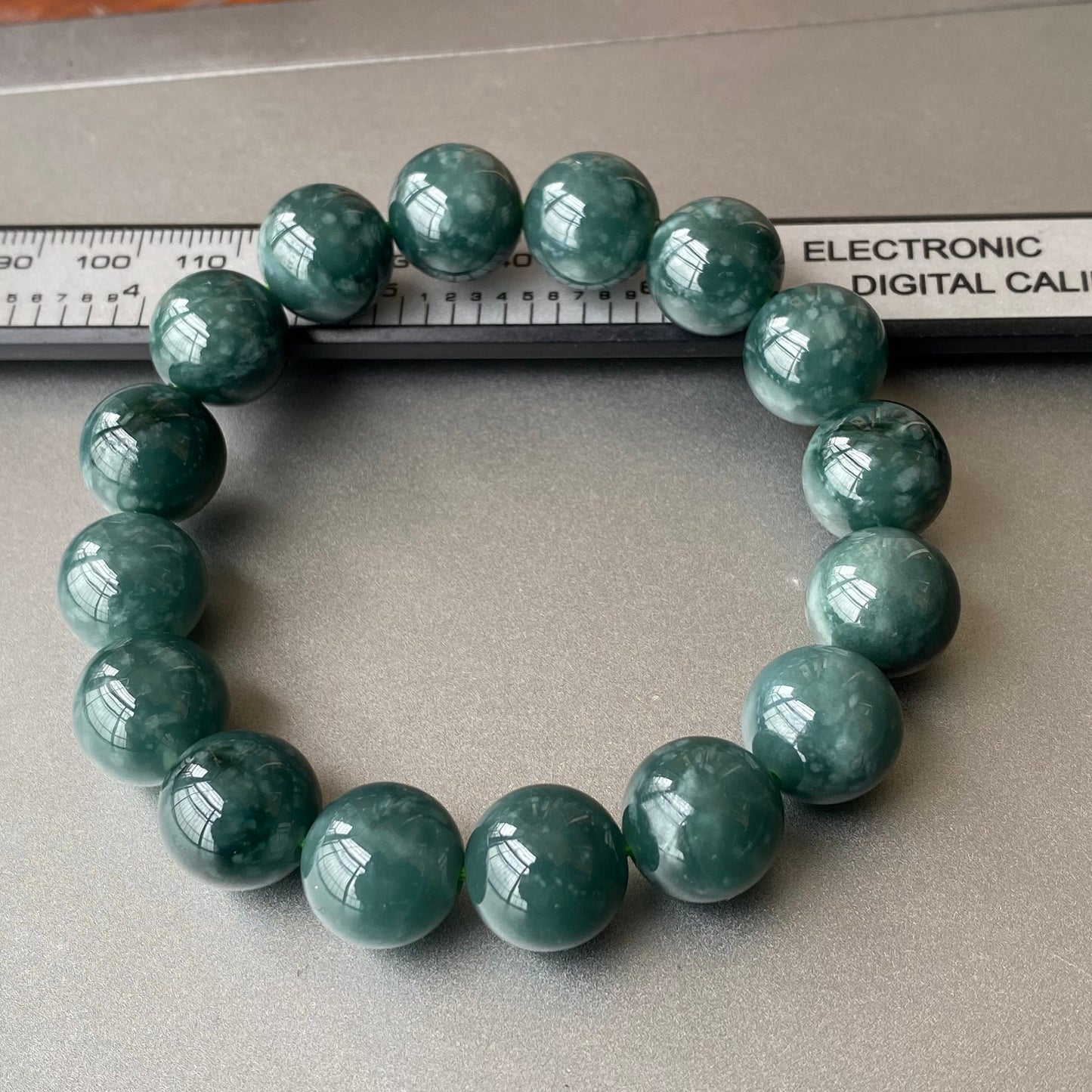 Wunderschöner natürlicher guatemaltekischer Jadeit, durchscheinende blaue Jade der Güteklasse A, rundes Perlenarmband, Guatemala-Jade, weiblicher Schmuck, Jade-Geschenk