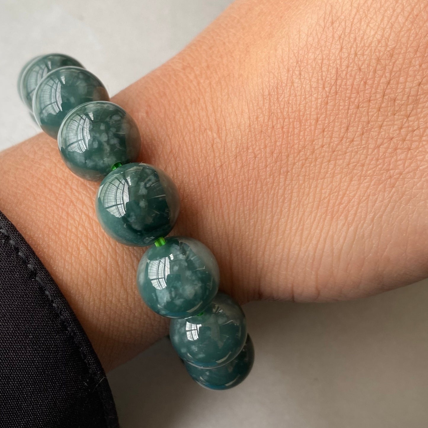 Wunderschöner natürlicher guatemaltekischer Jadeit, durchscheinende blaue Jade der Güteklasse A, rundes Perlenarmband, Guatemala-Jade, weiblicher Schmuck, Jade-Geschenk