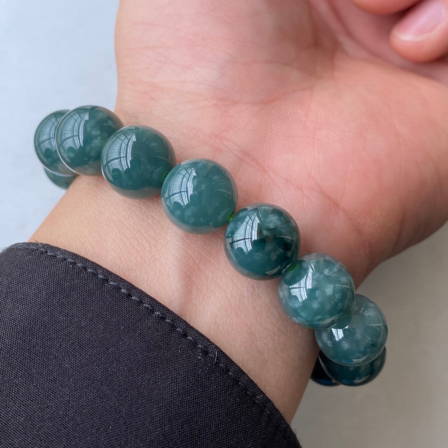 Wunderschöner natürlicher guatemaltekischer Jadeit, durchscheinende blaue Jade der Güteklasse A, rundes Perlenarmband, Guatemala-Jade, weiblicher Schmuck, Jade-Geschenk