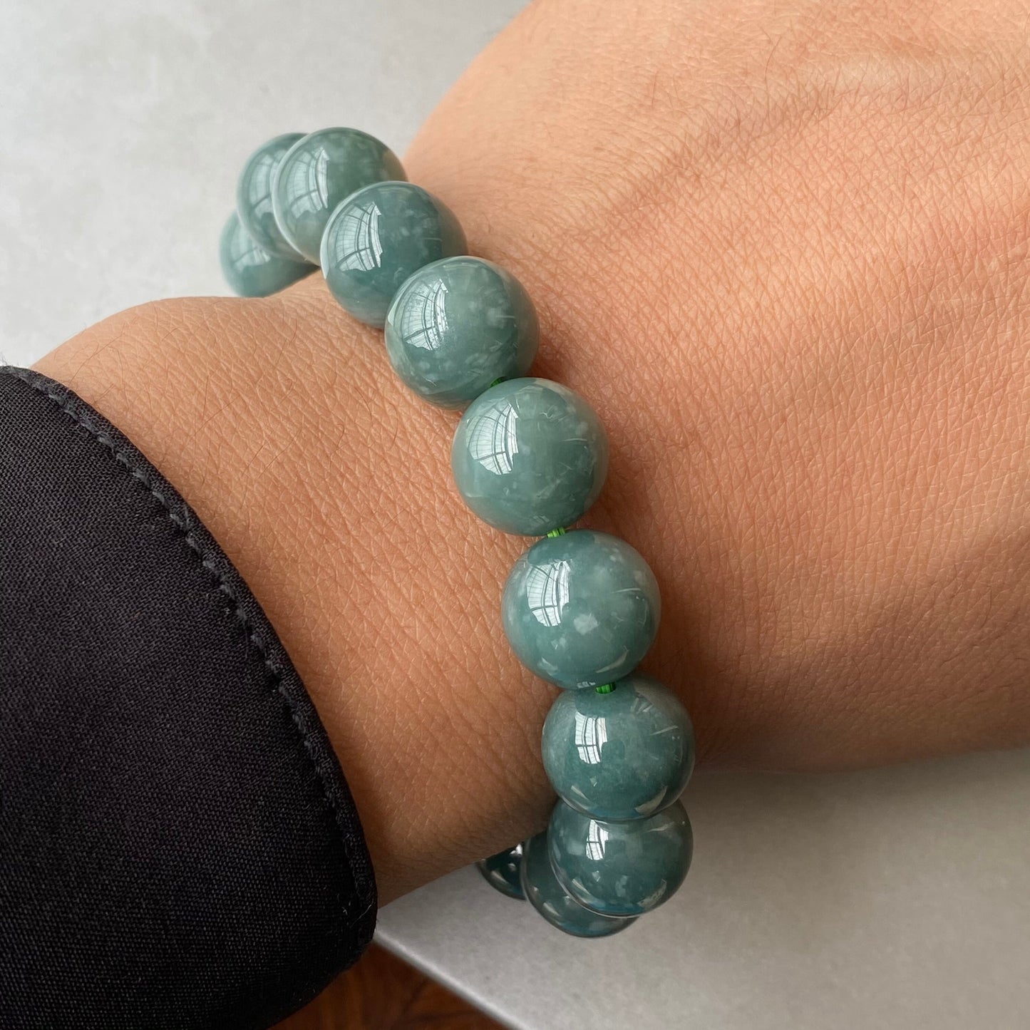 Wunderschöner natürlicher guatemaltekischer Jadeit, durchscheinende blaue Jade der Güteklasse A, rundes Perlenarmband, Guatemala-Jade, weiblicher Schmuck, Jade-Geschenk