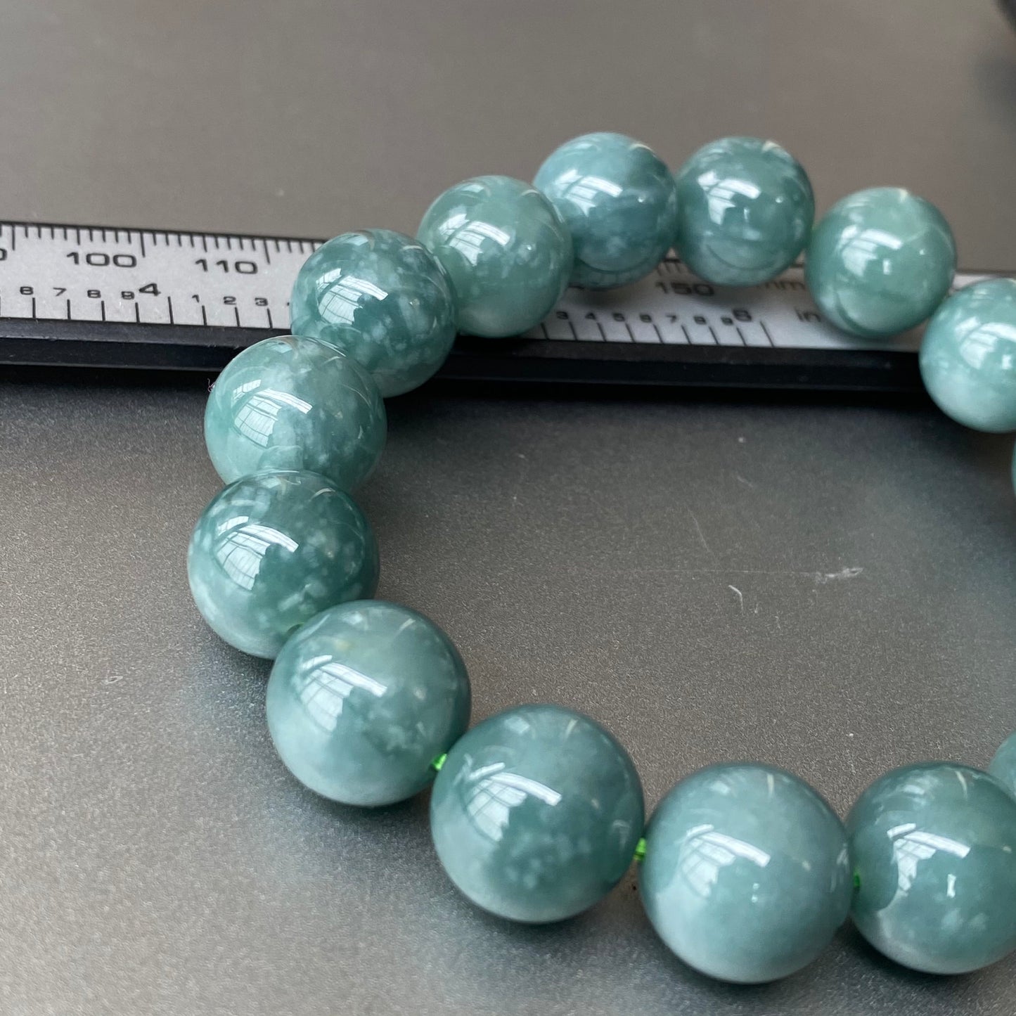 Wunderschöner natürlicher guatemaltekischer Jadeit, durchscheinende blaue Jade der Güteklasse A, rundes Perlenarmband, Guatemala-Jade, weiblicher Schmuck, Jade-Geschenk