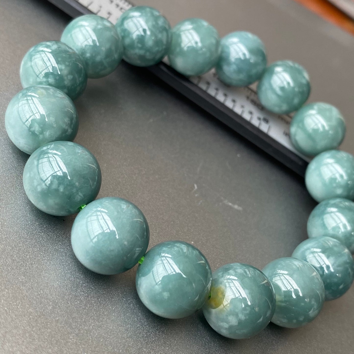 Wunderschöner natürlicher guatemaltekischer Jadeit, durchscheinende blaue Jade der Güteklasse A, rundes Perlenarmband, Guatemala-Jade, weiblicher Schmuck, Jade-Geschenk