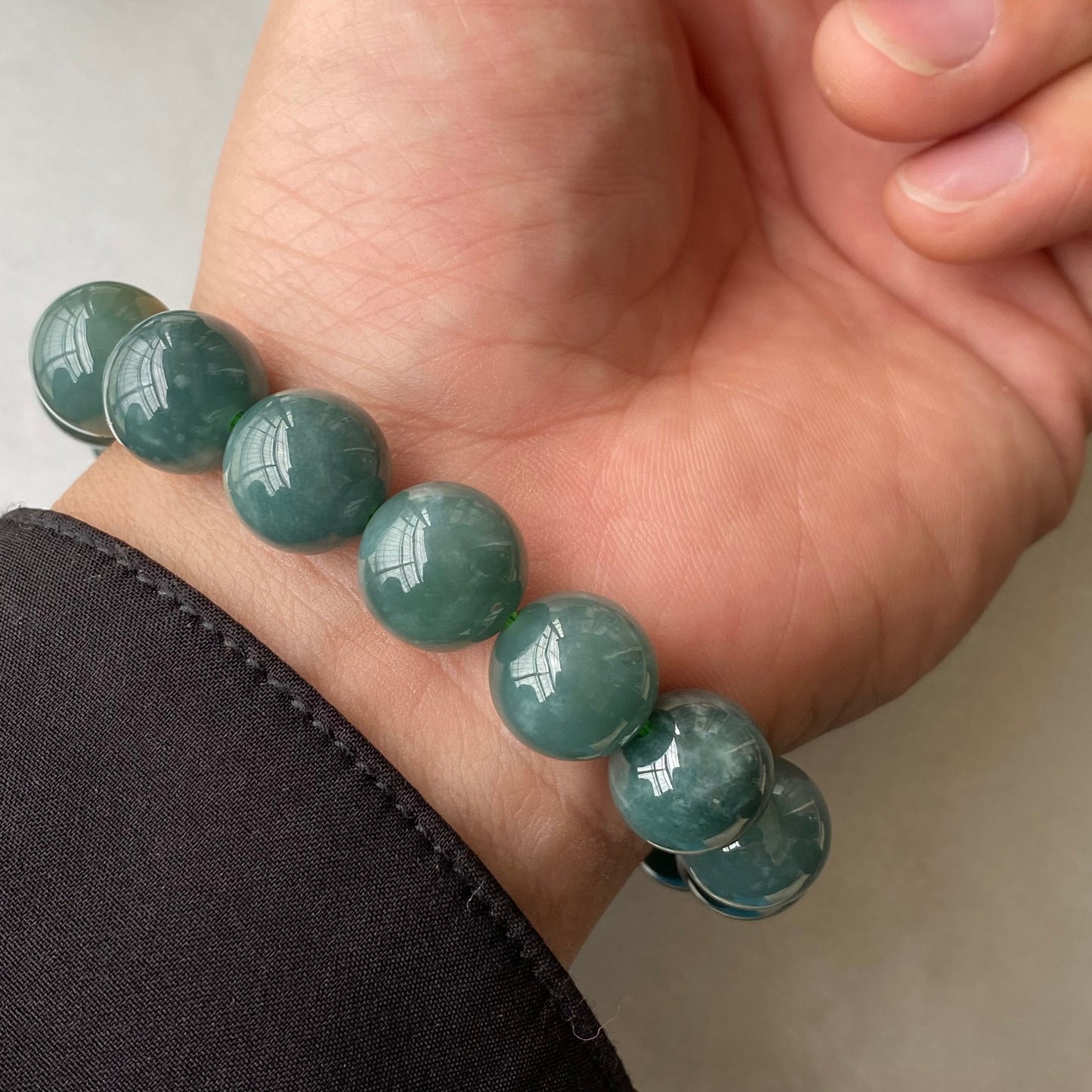 Wunderschöner natürlicher guatemaltekischer Jadeit, durchscheinende blaue Jade der Güteklasse A, rundes Perlenarmband, Guatemala-Jade, weiblicher Schmuck, Jade-Geschenk