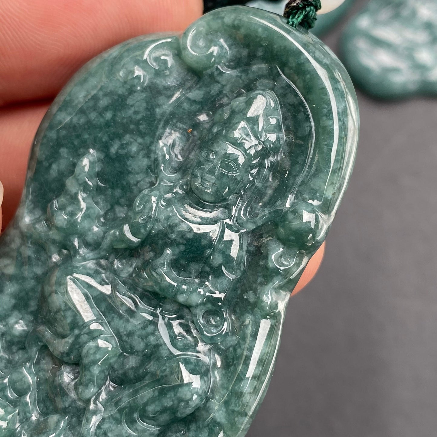 Natürliche Schneeflocken, blaues Jadeit-Top, guatemaltekischer Jadeit, durchscheinende Jade der Güteklasse A, Guan Yin Buddha Kwan Yin Anhänger, Buddhismus-Halskette, Jade-Geschenk