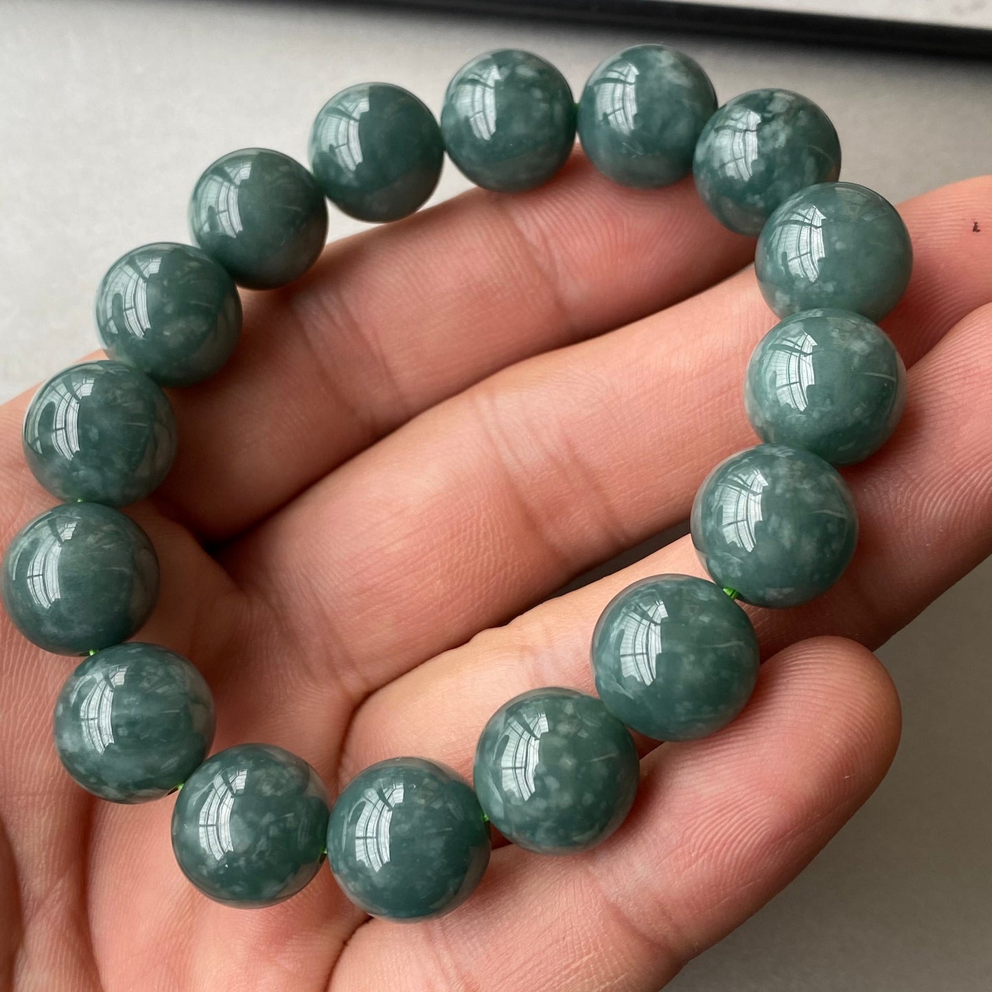 Wunderschöner natürlicher guatemaltekischer Jadeit, durchscheinende blaue Jade der Güteklasse A, rundes Perlenarmband, Guatemala-Jade, weiblicher Schmuck, Jade-Geschenk