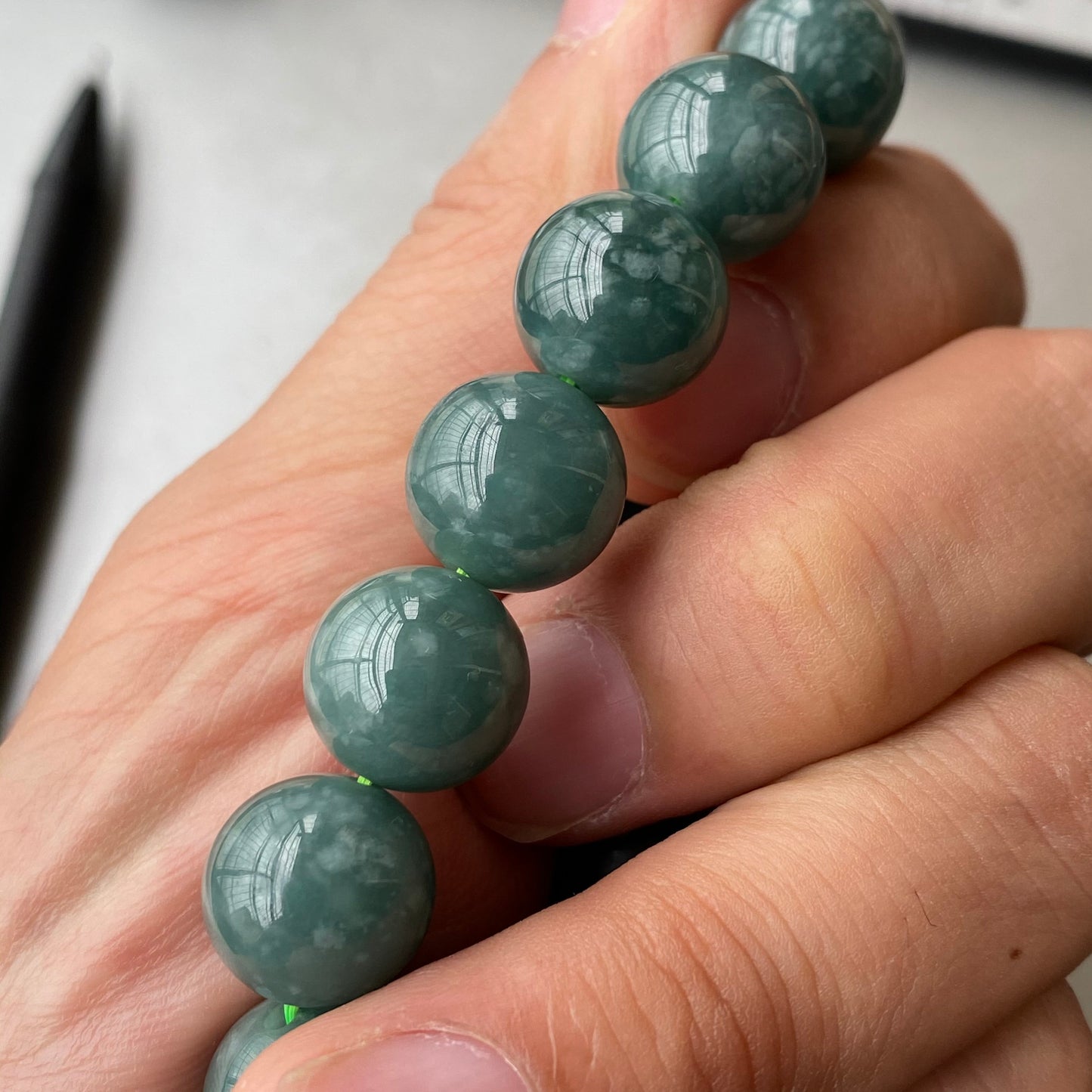 Wunderschöner natürlicher guatemaltekischer Jadeit, durchscheinende blaue Jade der Güteklasse A, rundes Perlenarmband, Guatemala-Jade, weiblicher Schmuck, Jade-Geschenk