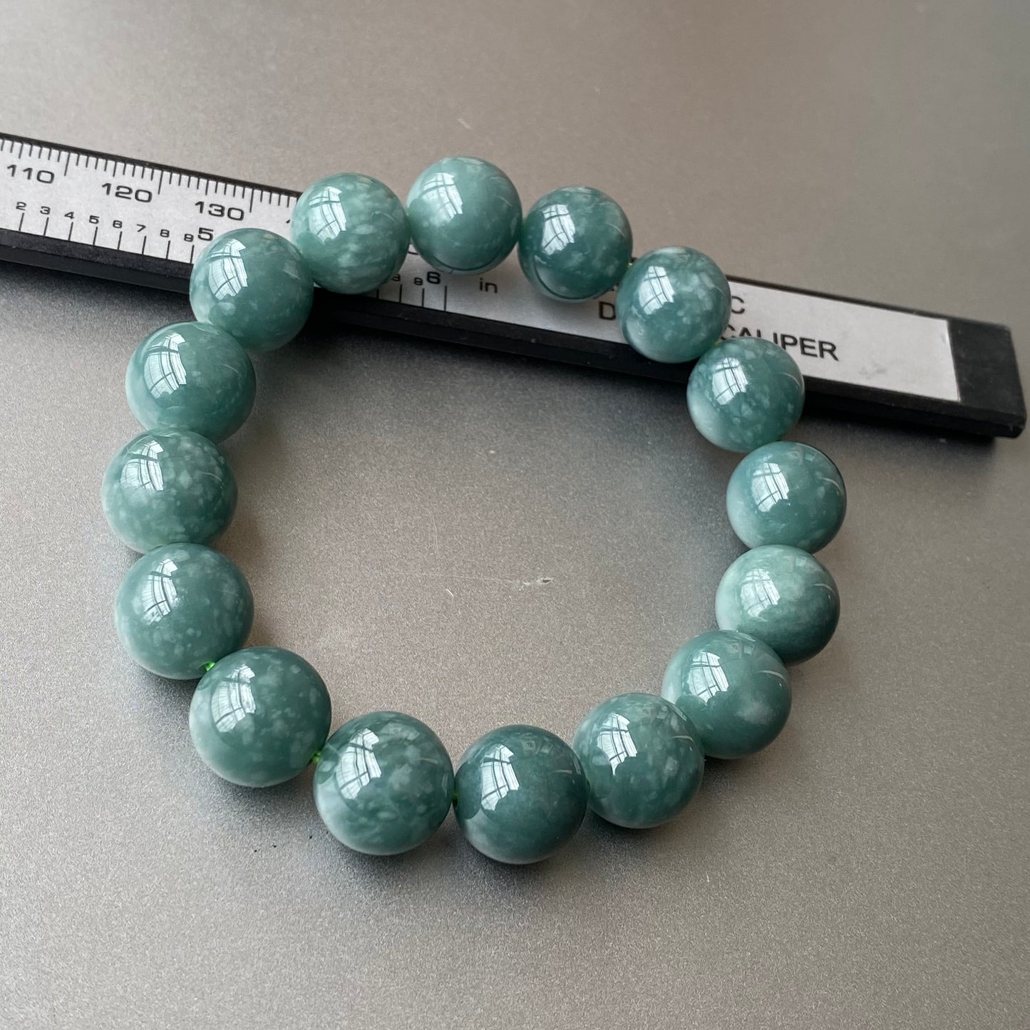 Wunderschöner natürlicher guatemaltekischer Jadeit, durchscheinende blaue Jade der Güteklasse A, rundes Perlenarmband, Guatemala-Jade, weiblicher Schmuck, Jade-Geschenk