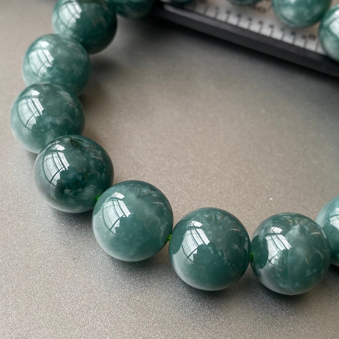 Wunderschöner natürlicher guatemaltekischer Jadeit, durchscheinende blaue Jade der Güteklasse A, rundes Perlenarmband, Guatemala-Jade, weiblicher Schmuck, Jade-Geschenk