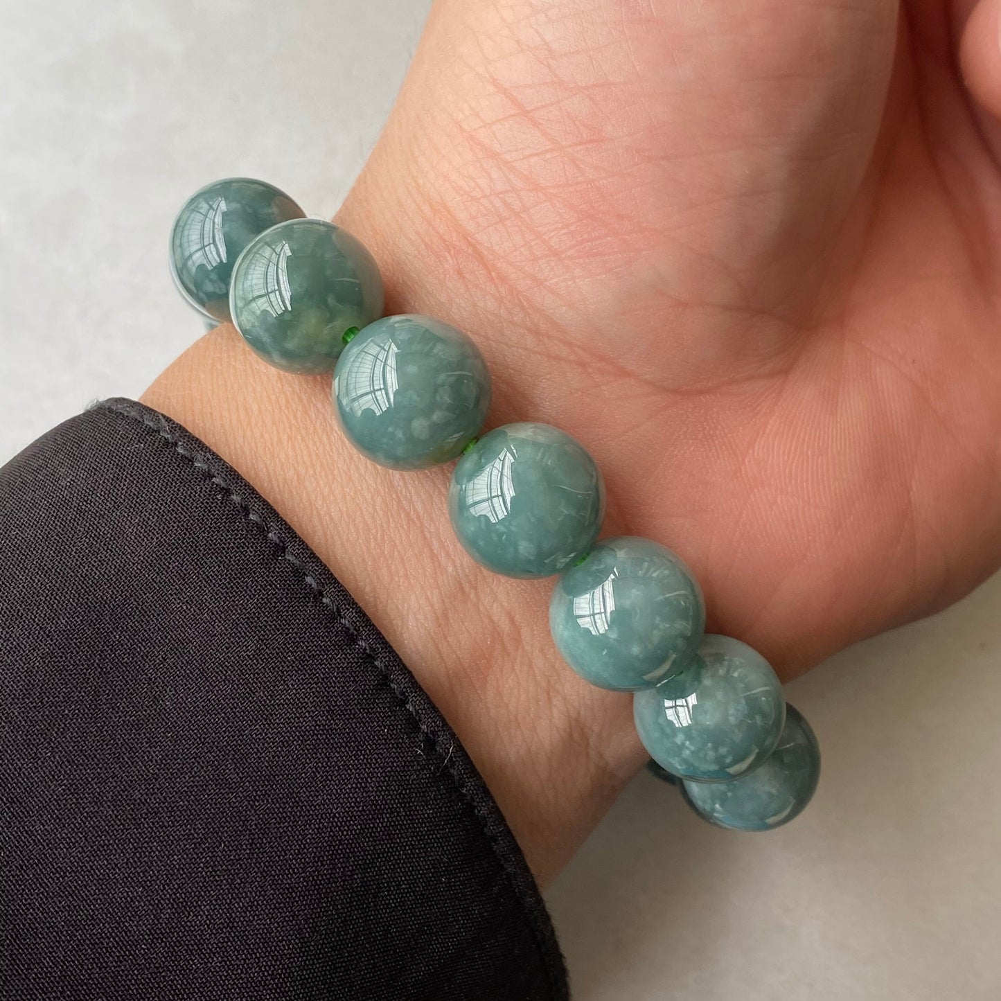 Wunderschöner natürlicher guatemaltekischer Jadeit, durchscheinende blaue Jade der Güteklasse A, rundes Perlenarmband, Guatemala-Jade, weiblicher Schmuck, Jade-Geschenk