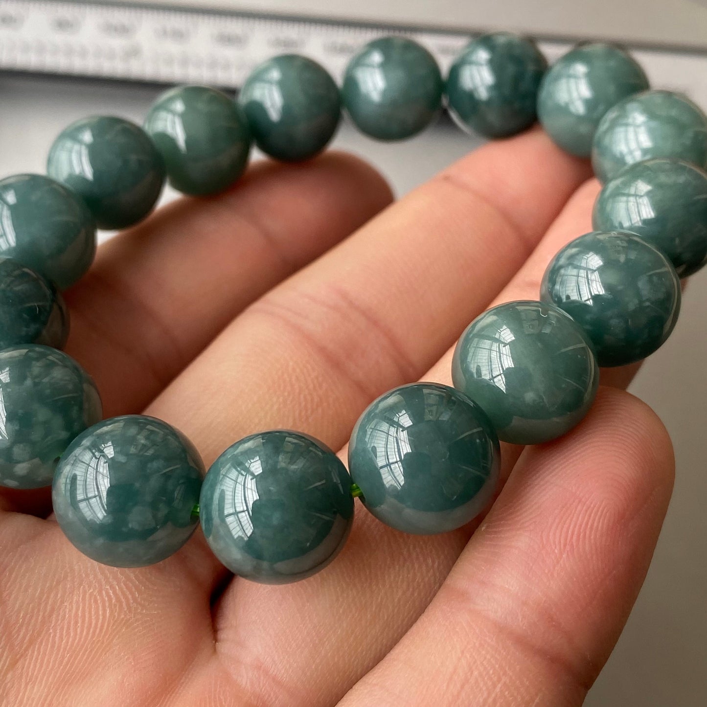 Wunderschöner natürlicher guatemaltekischer Jadeit, durchscheinende blaue Jade der Güteklasse A, rundes Perlenarmband, Guatemala-Jade, weiblicher Schmuck, Jade-Geschenk