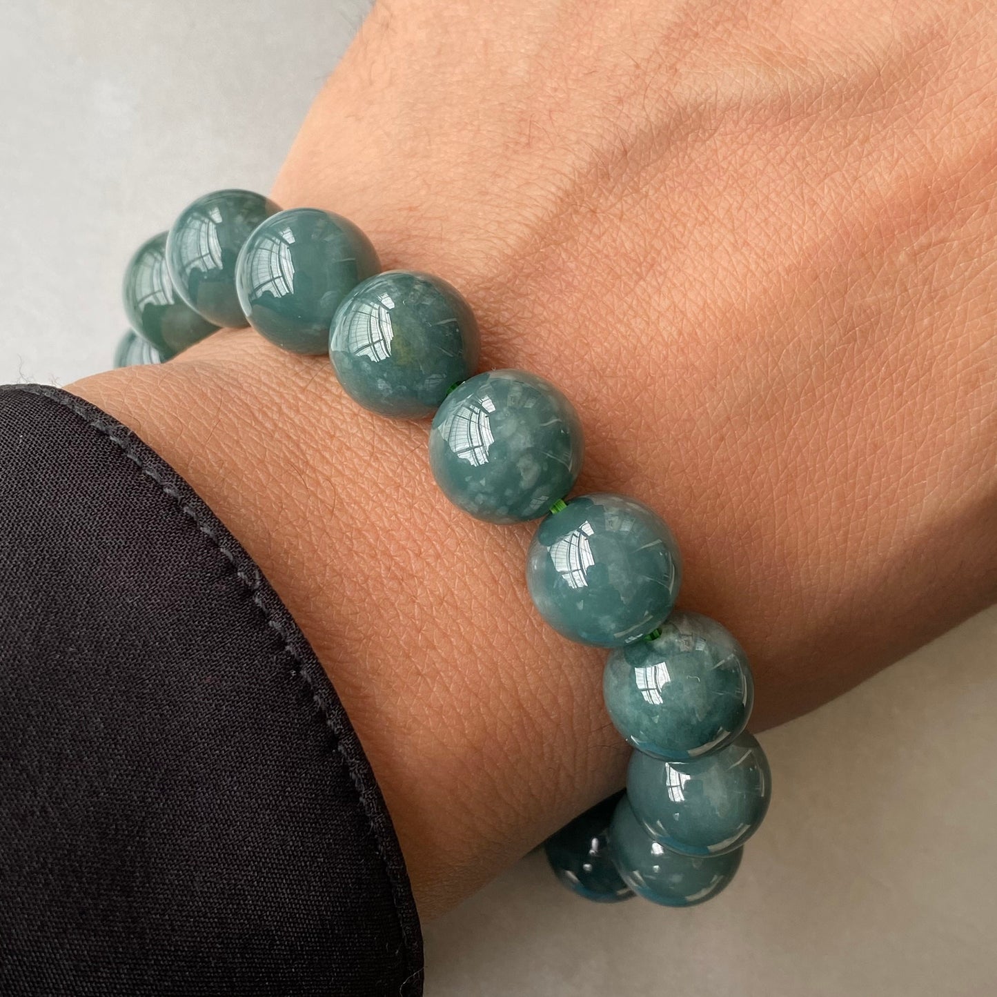 Wunderschöner natürlicher guatemaltekischer Jadeit, durchscheinende blaue Jade der Güteklasse A, rundes Perlenarmband, Guatemala-Jade, weiblicher Schmuck, Jade-Geschenk