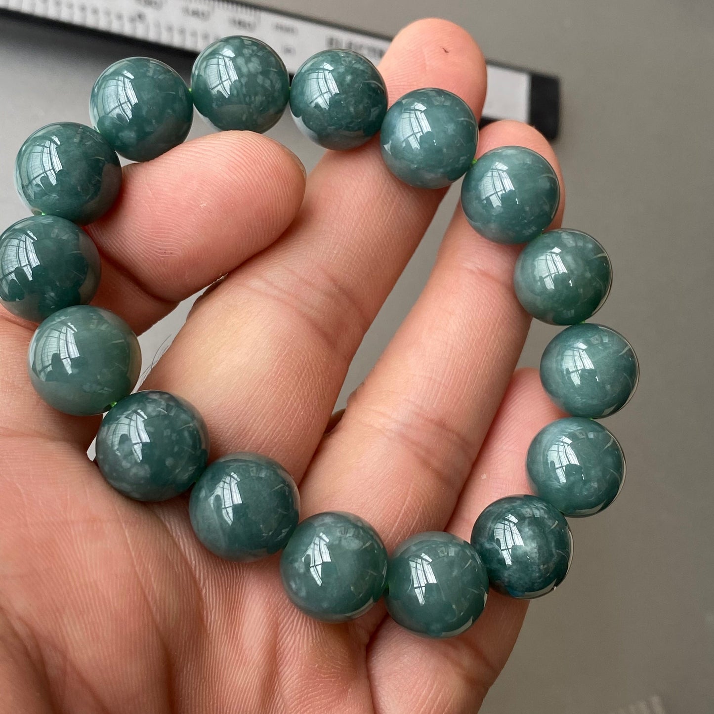 Wunderschöner natürlicher guatemaltekischer Jadeit, durchscheinende blaue Jade der Güteklasse A, rundes Perlenarmband, Guatemala-Jade, weiblicher Schmuck, Jade-Geschenk