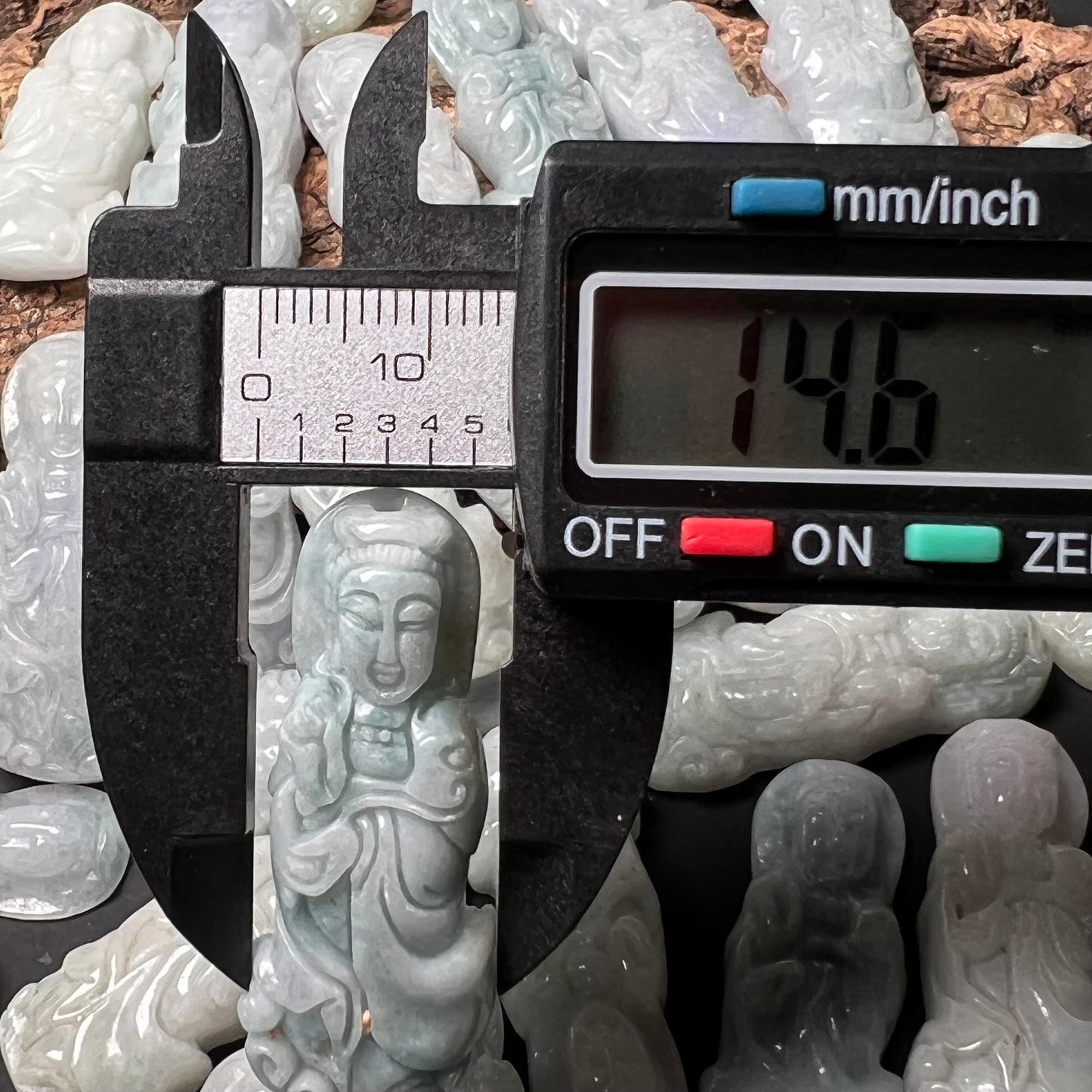 Großhandel KWAN YIN Guanyin Natur Grade A Jade ICE Jadeit Myanmar Jadeit Anhänger Halskette Buddha Statue Schnitzerei