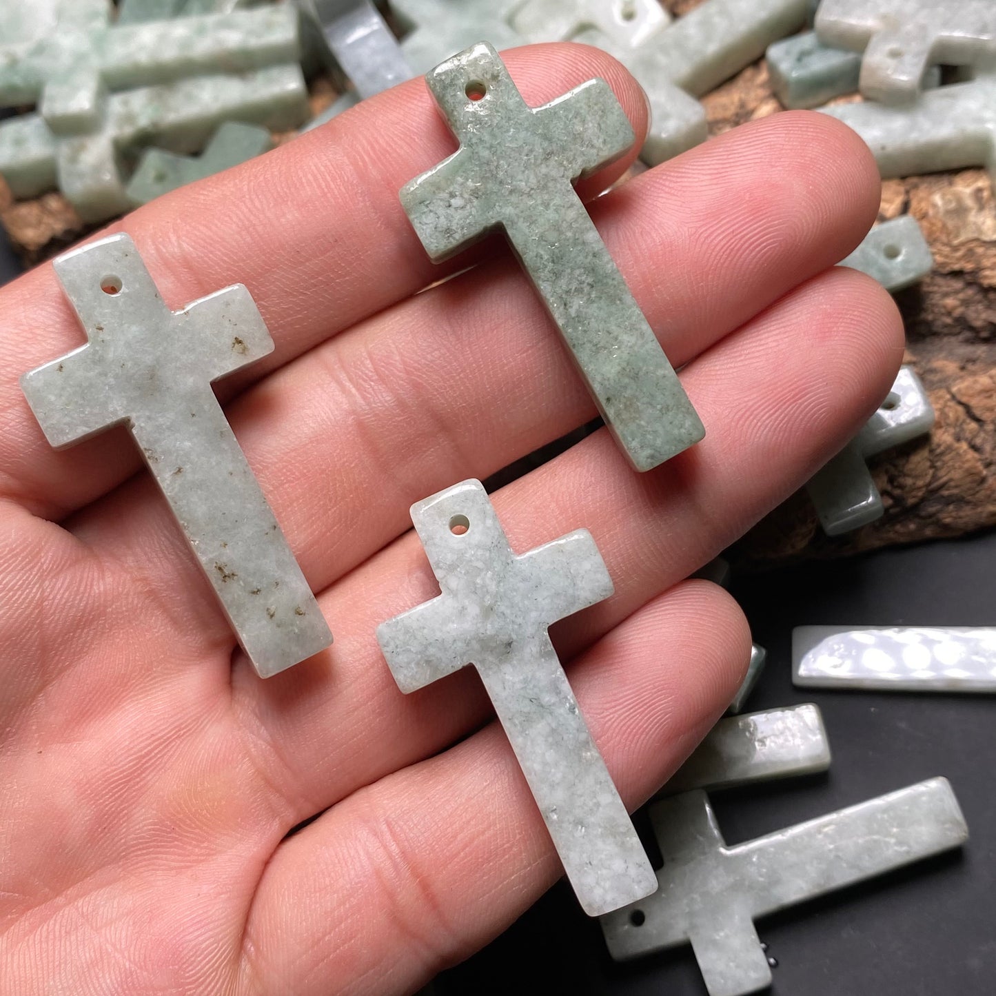 Großhandel KRUZIFIX KREUZ Form Grade A Jade Burma Jadeit Perlen DIY Jadeit Anhänger