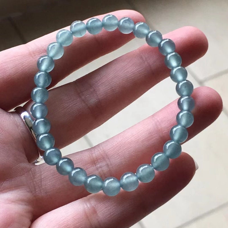 Hochwertiger natürlicher guatemaltekischer Jadeit, durchscheinende blaue Jade der Güteklasse A, rundes Perlenarmband, Guatemala-Jade, weiblicher Schmuck, Jade-Geschenk