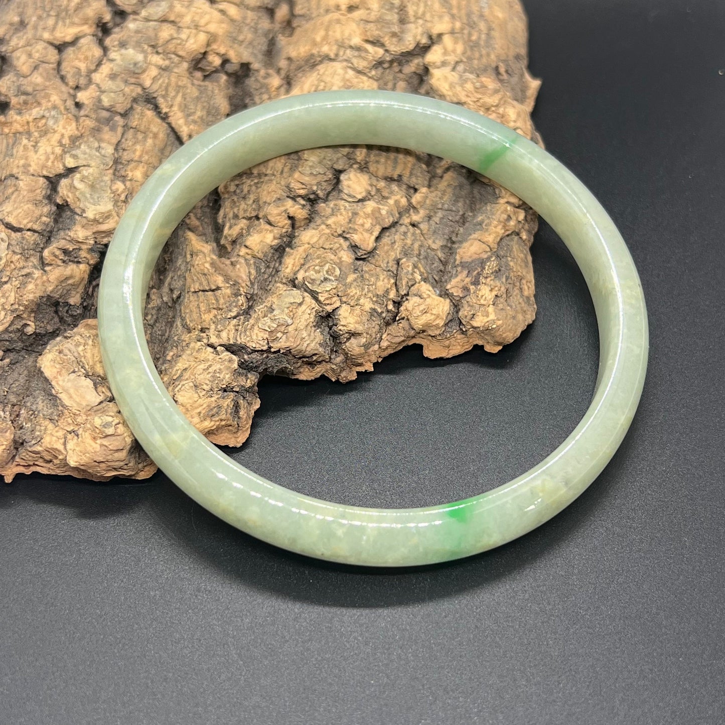 Riesiger 80,7-mm-Jade-Grade-A-Naturgrüner, großer runder Armreif aus Burma-Jadeit-Damenarmband, Typ-A-Stein, kleiner Hand-Frauen-Armreif