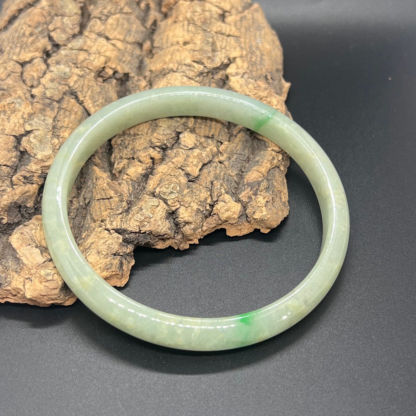 Riesiger 80,7-mm-Jade-Grade-A-Naturgrüner, großer runder Armreif aus Burma-Jadeit-Damenarmband, Typ-A-Stein, kleiner Hand-Frauen-Armreif