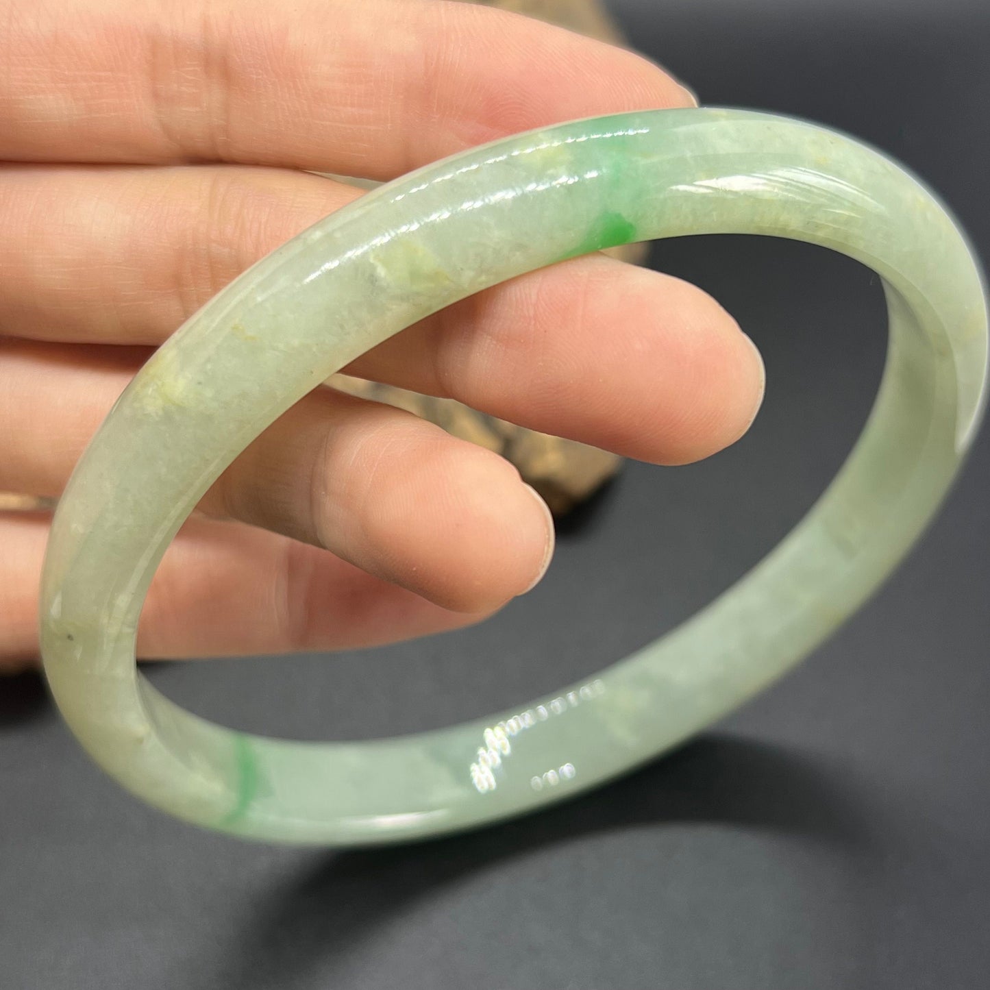 Riesiger 80,7-mm-Jade-Grade-A-Naturgrüner, großer runder Armreif aus Burma-Jadeit-Damenarmband, Typ-A-Stein, kleiner Hand-Frauen-Armreif