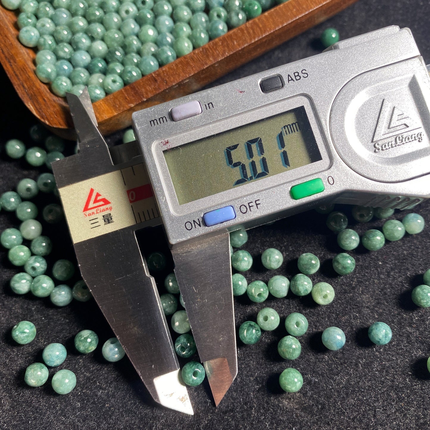 Half drilled hole 5-10mm Grade A jade Natural Green Jadeite Round Beads type A jade DIY jewelry gift jadeite earrings Drop beaded 翡翠A货豆绿种珠子