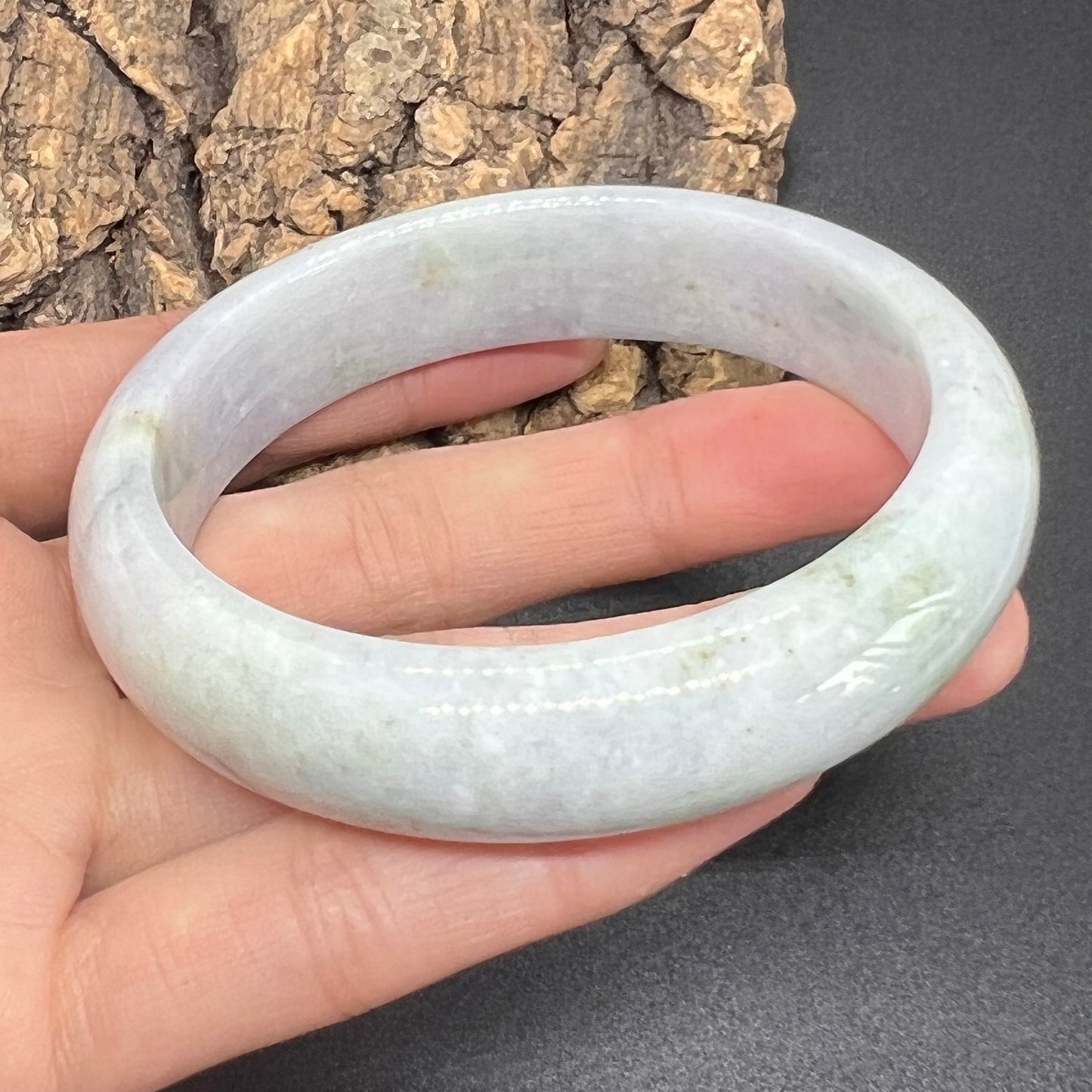 58,6 mm natürlicher grüner Jade-Rundarmreif der Güteklasse A, Damenarmband aus Myanmar-Jadeit, eisgrüner Stein Typ A, kleiner Hand-Frauenarmreif 翡翠飘花手镯