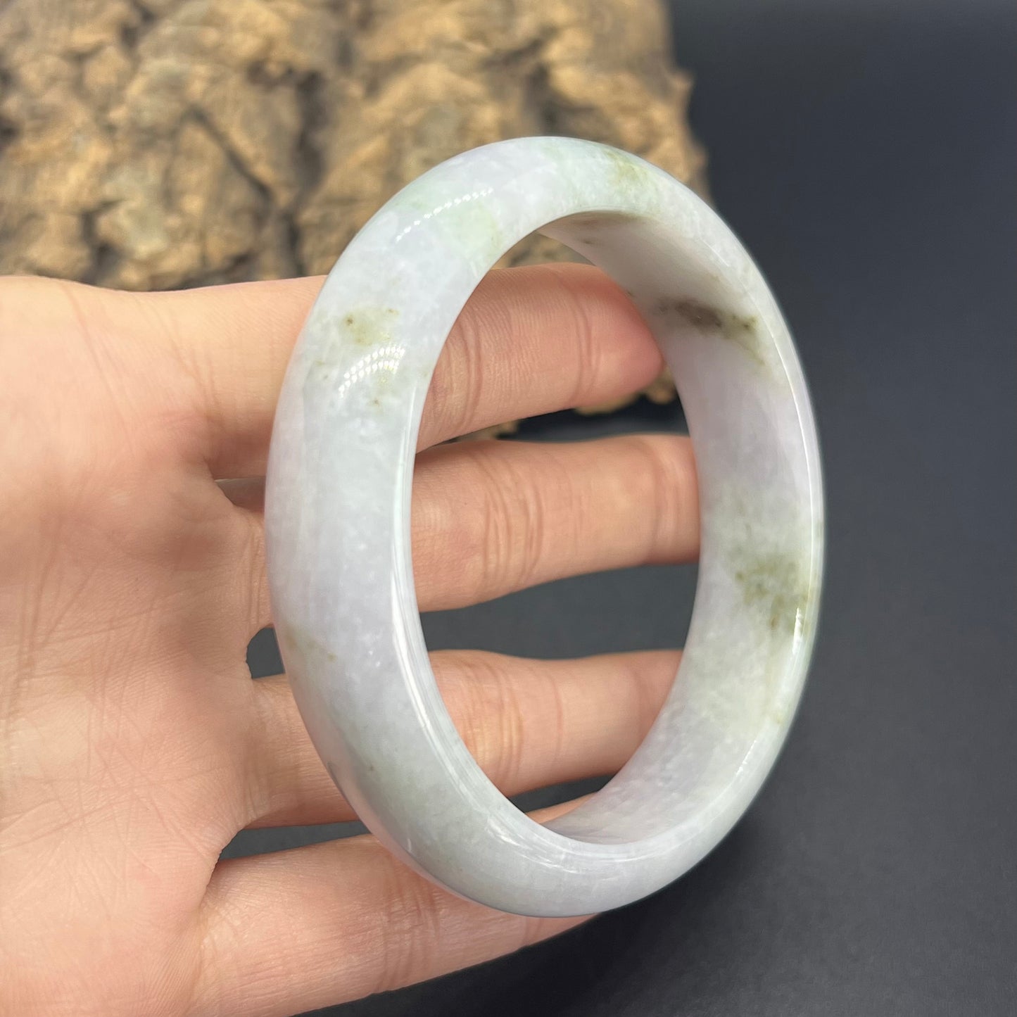 58,6 mm natürlicher grüner Jade-Rundarmreif der Güteklasse A, Damenarmband aus Myanmar-Jadeit, eisgrüner Stein Typ A, kleiner Hand-Frauenarmreif 翡翠飘花手镯