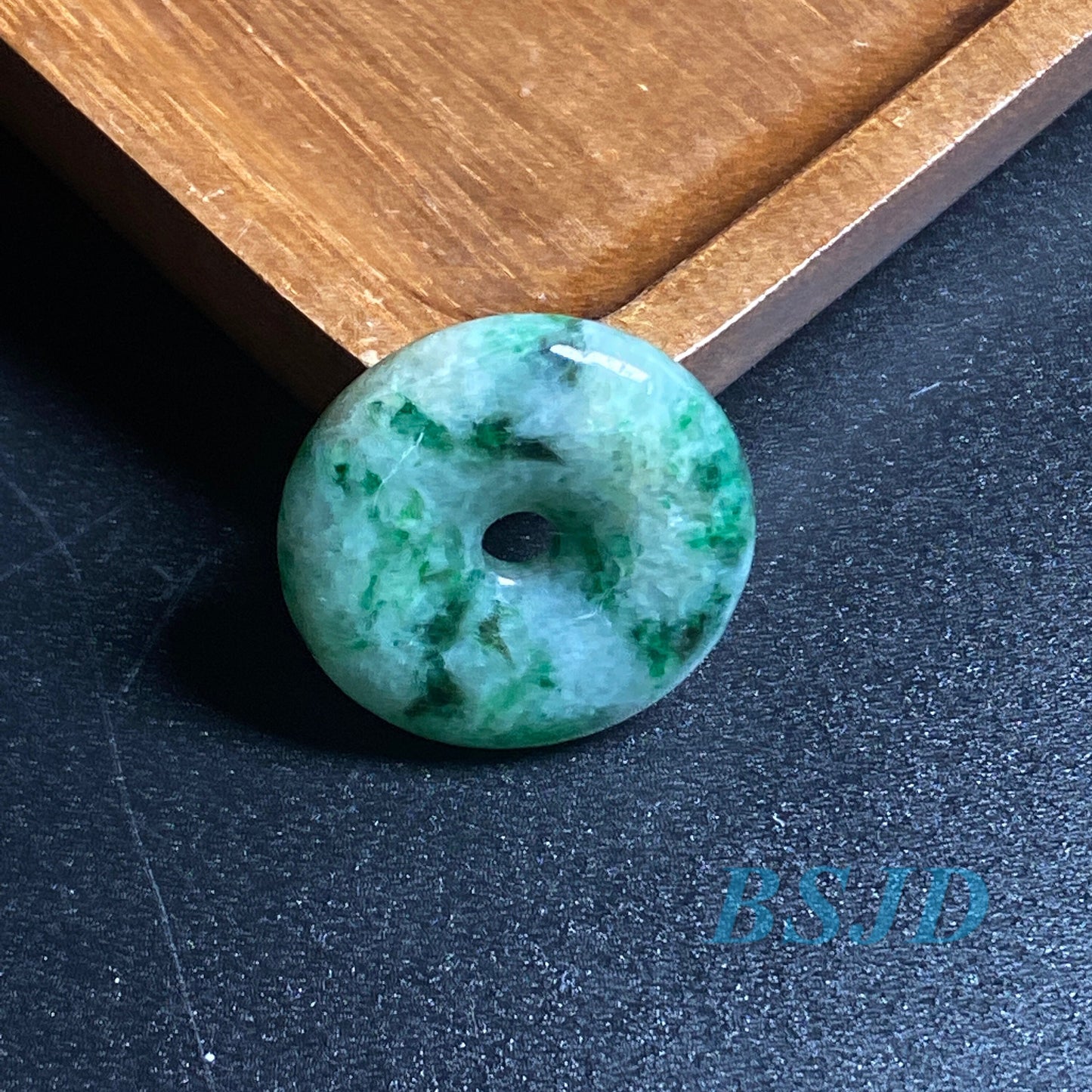 Donut Natural Green Grade A Jade Ice Jadeite LHand craved ady pendant necklace BEADS Anhänger Gemstone Kid baby Жадеит jadéite Flat 翡翠 平安扣