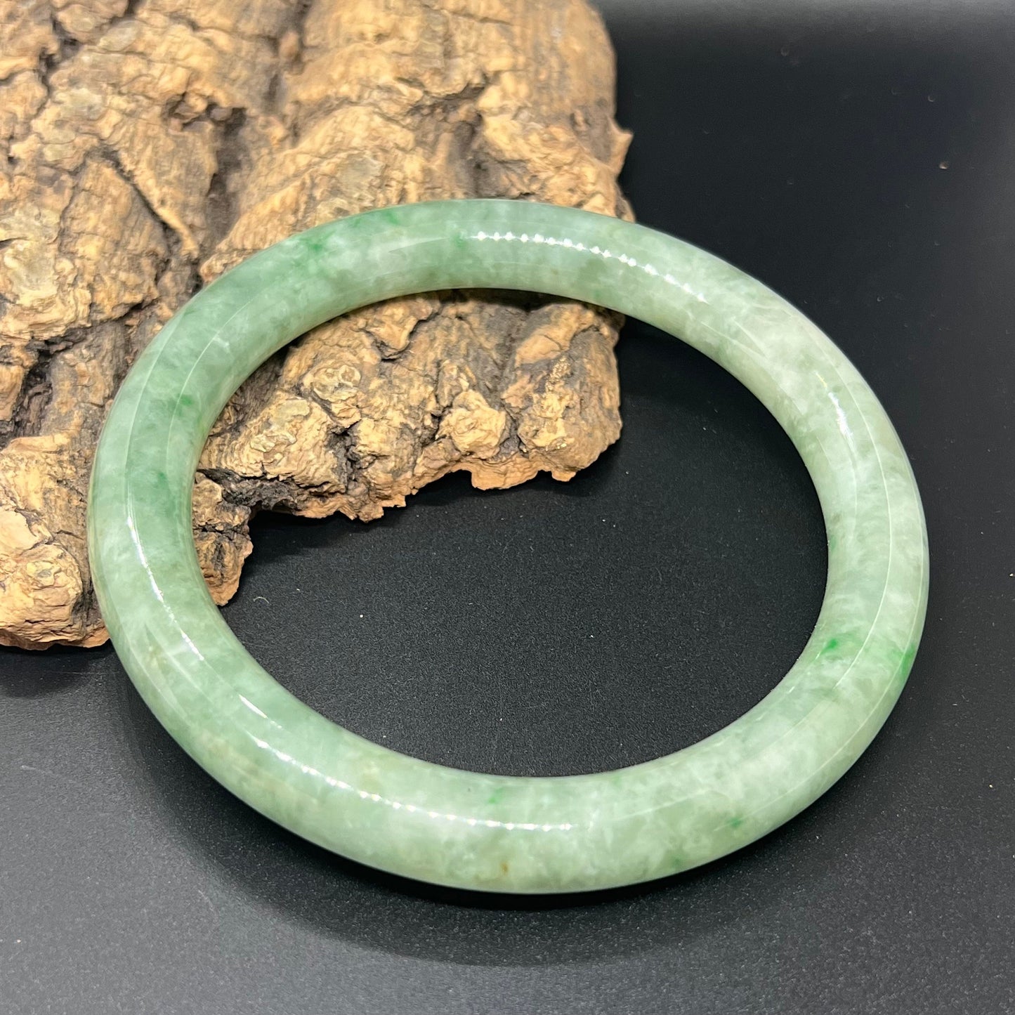 Riesiger 80,2-mm-Jade-Grade-A-Naturgrüner, großer runder Armreif aus Burma-Jadeit-Damenarmband, Typ-A-Stein, kleiner Hand-Frauen-Armreif